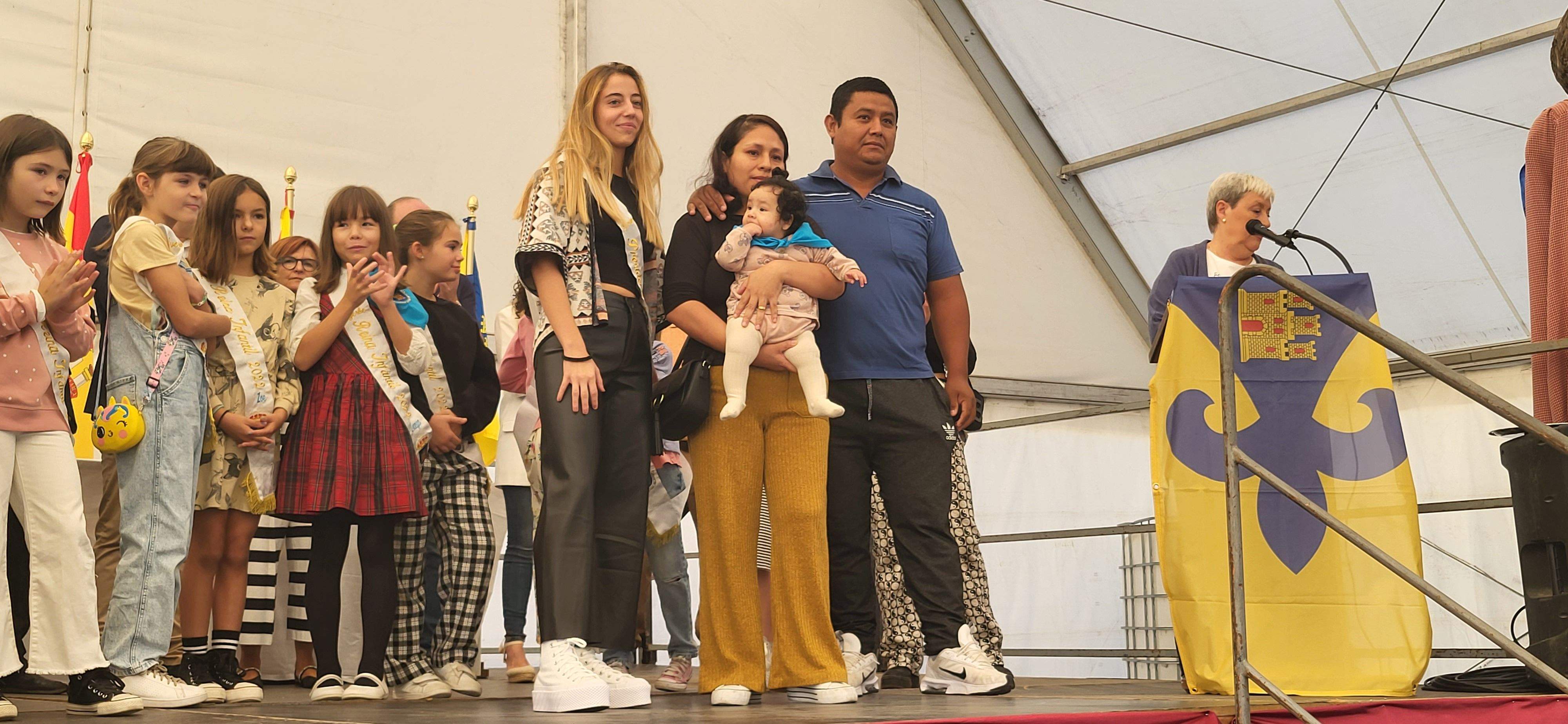 Pañoleta para los niños que no han cumplido un año desde la última feria. Foto Myriam Martínez