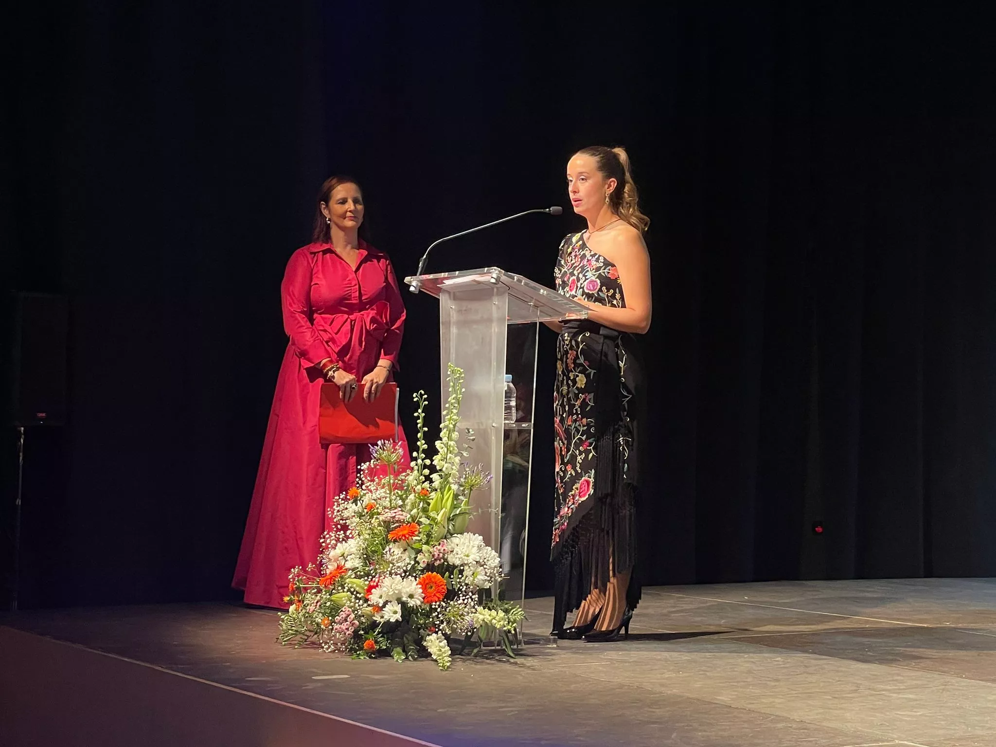 Mapi Aquilué, concejala de Fiestas de Fraga, en la gala de proclamación de las fragatinas y fragatinos.
