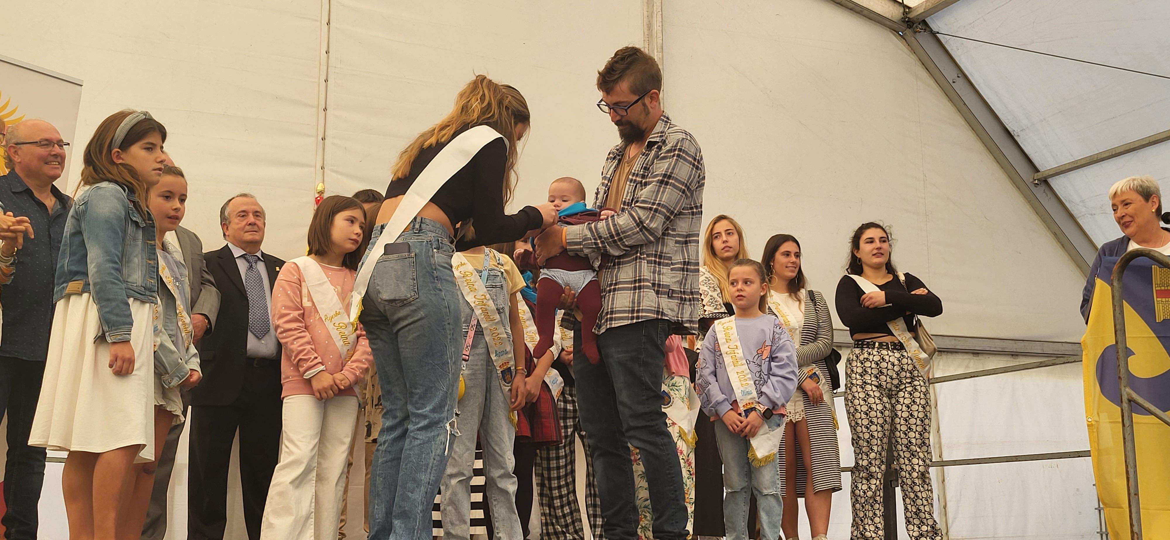 Pañoleta para los niños que no han cumplido un año desde la última feria. Foto Myriam Martínez