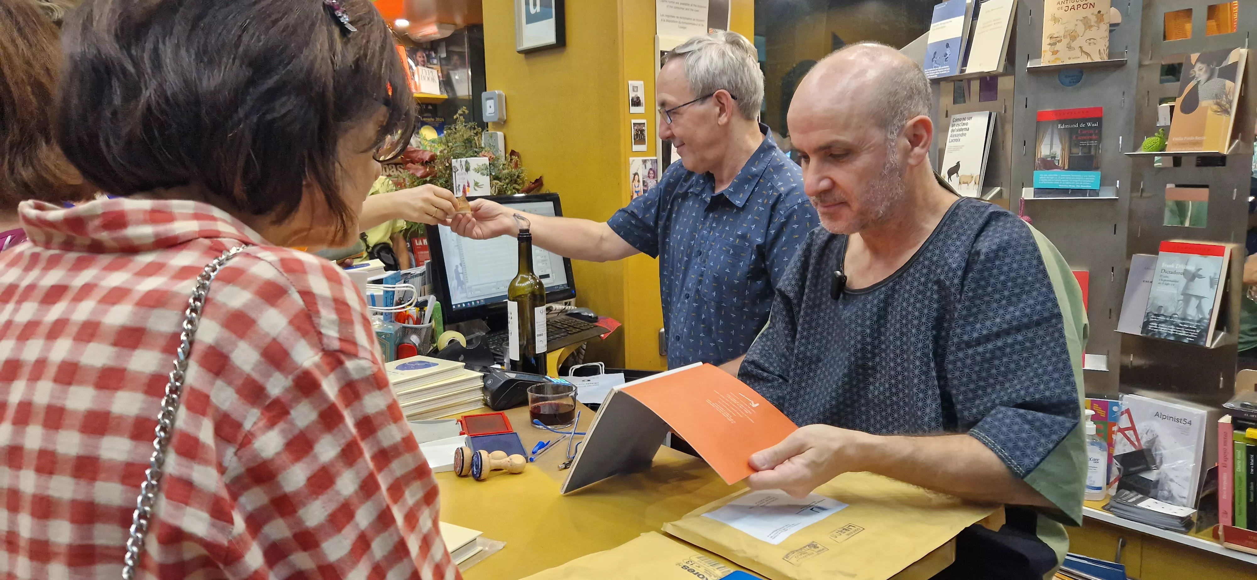 Exposición de Isidro Ferrer en la Anónima sobre El libro del té de Kakuzo Okakura. Foto Myriam Martínez