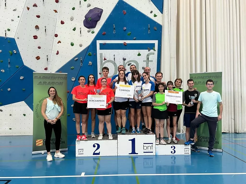 Bádminton Binéfar se proclamó campeón del regional absoluto de clubes de bádminton.