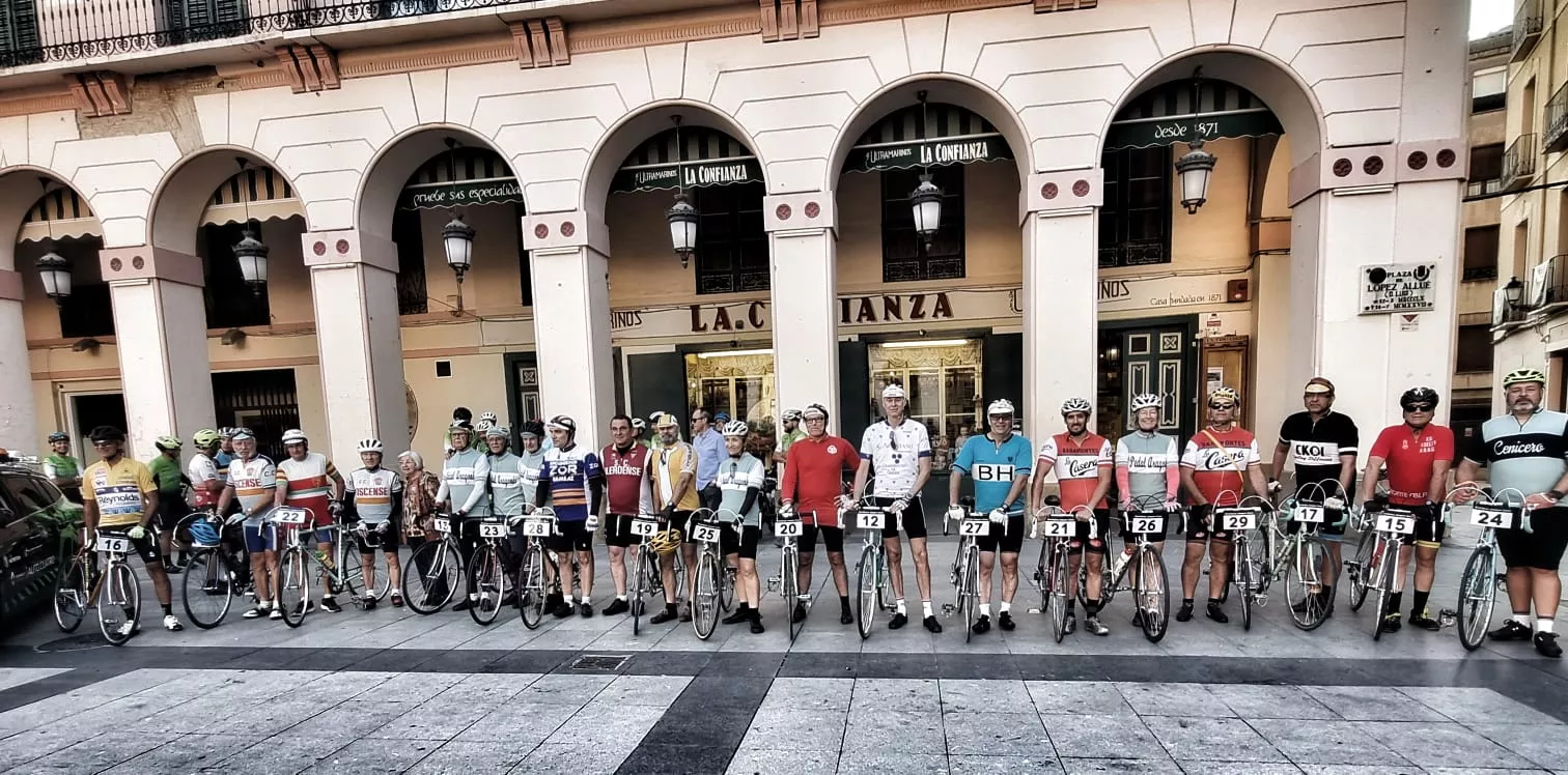 Momentos antes de partir. V Cicloclásica Joaquín Costa.