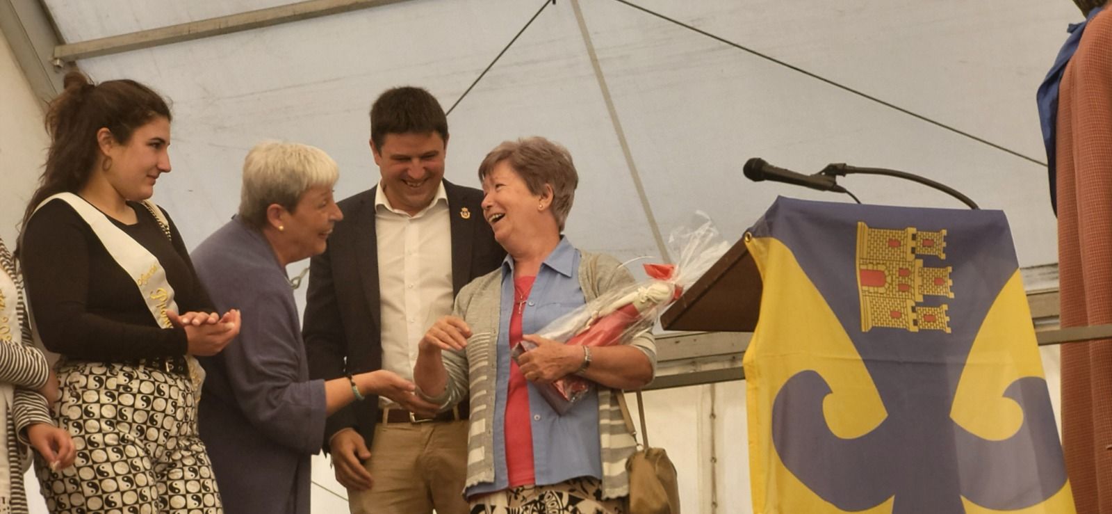 La hermana Josefina ha recibido por sorpresa el nombramiento de Dama de la Feria de Ayerbe La hermana Josefina ha recibido por sorpresa el nombramiento de Dama de la Feria de Ayerbe
