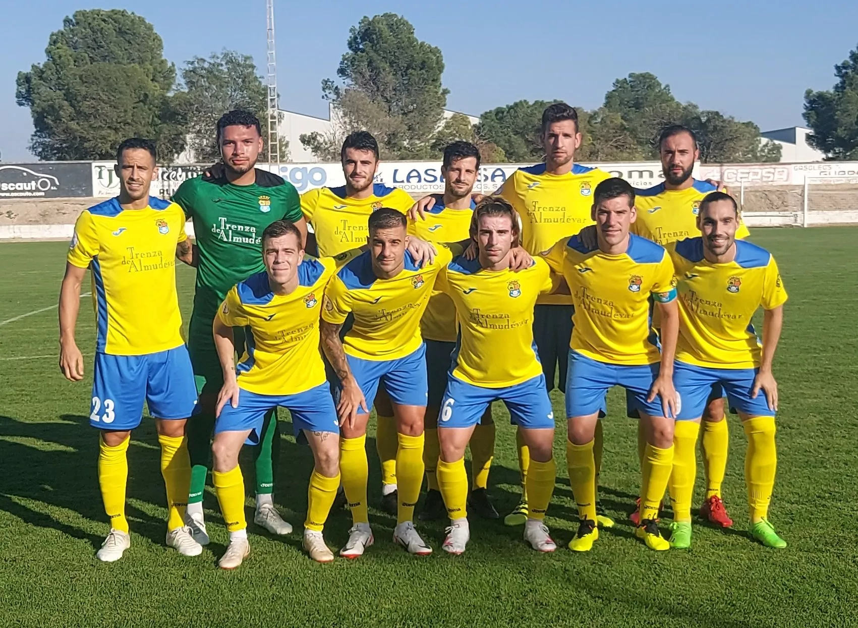 Once del Almudévar ante el Illueca en un partido de la temporada pasada. Once del Almudévar ante el Illueca en un partido de la temporada pasada.