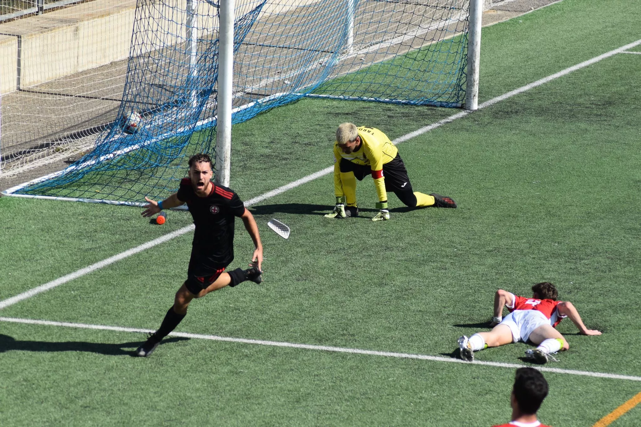 Martín Luna, jugador del Internacional de Huesca, celebra el 2-1 logrado ante el Tardienta. Foto: Facebook Internacional Huesca