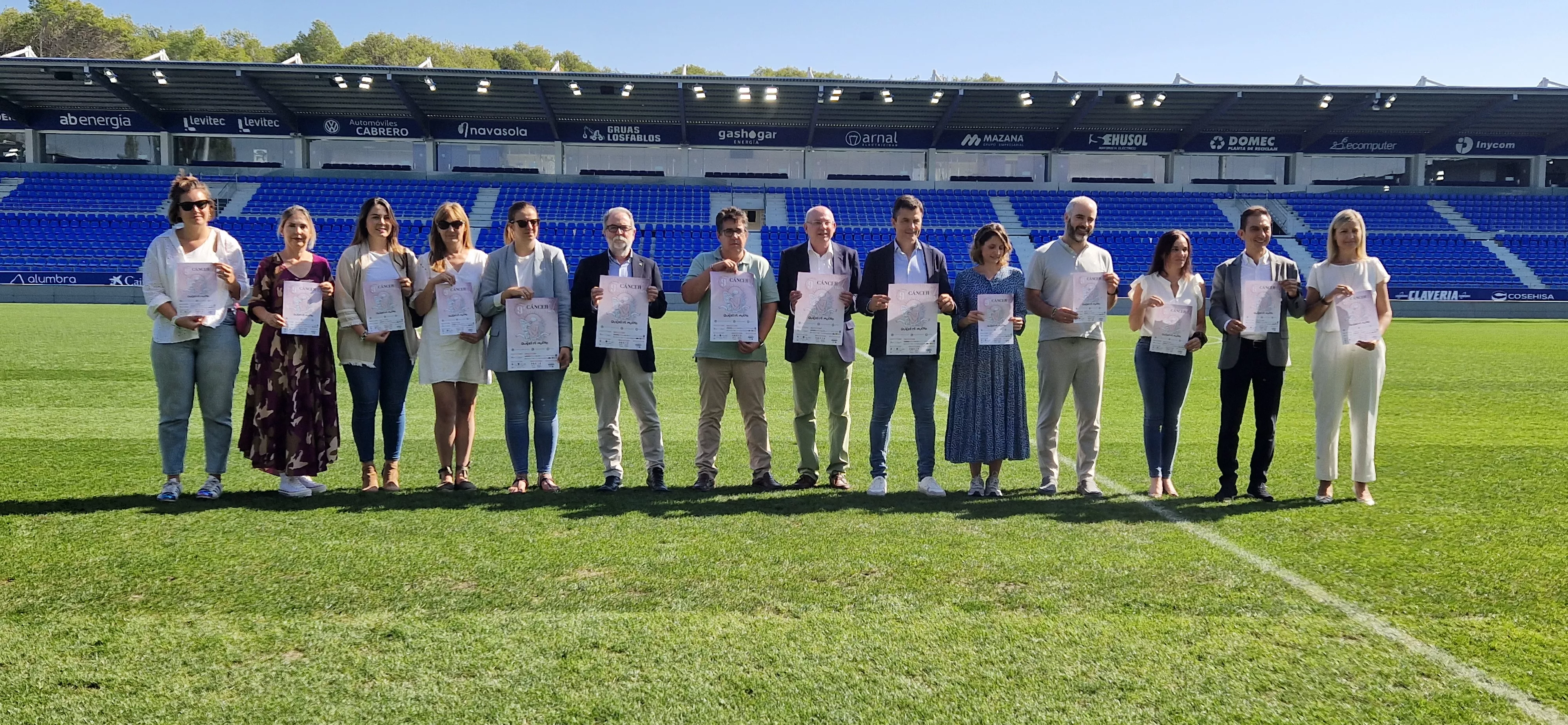La presentación de la IX Carrera "Huesca Contra el Cáncer" se ha celebrado este lunes en El Alcoraz. Foto Myriam Martínez La presentación de la IX Carrera "Huesca Contra el Cáncer" se ha celebrado este lunes en El Alcoraz. Foto Myriam Martínez