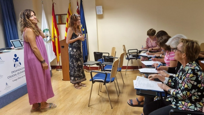 Charla en el Colegio de Enfermería de Huesca. Foto Myriam Martínez Charla en el Colegio de Enfermería de Huesca. Foto Myriam Martínez