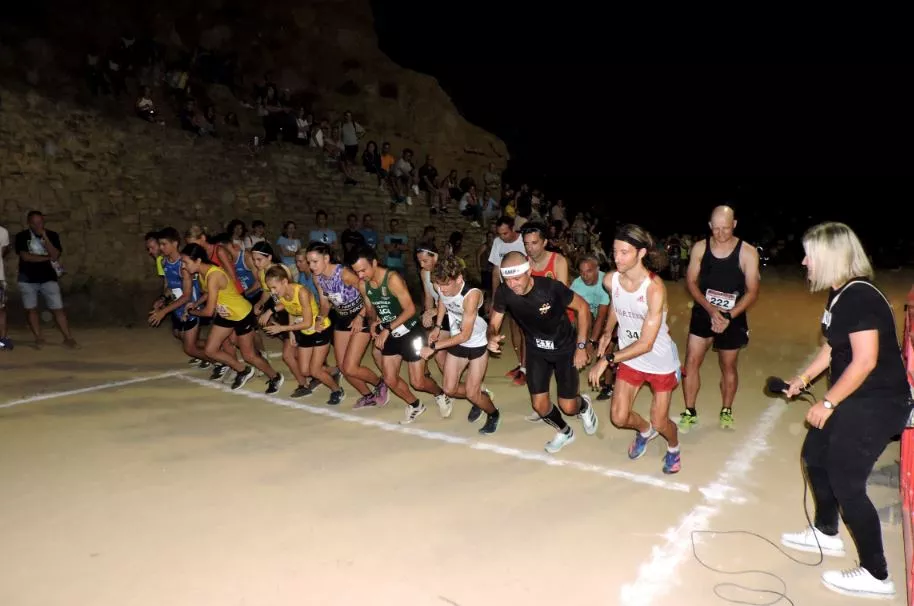 La alcaldesa Begoña Nasarre da la salida