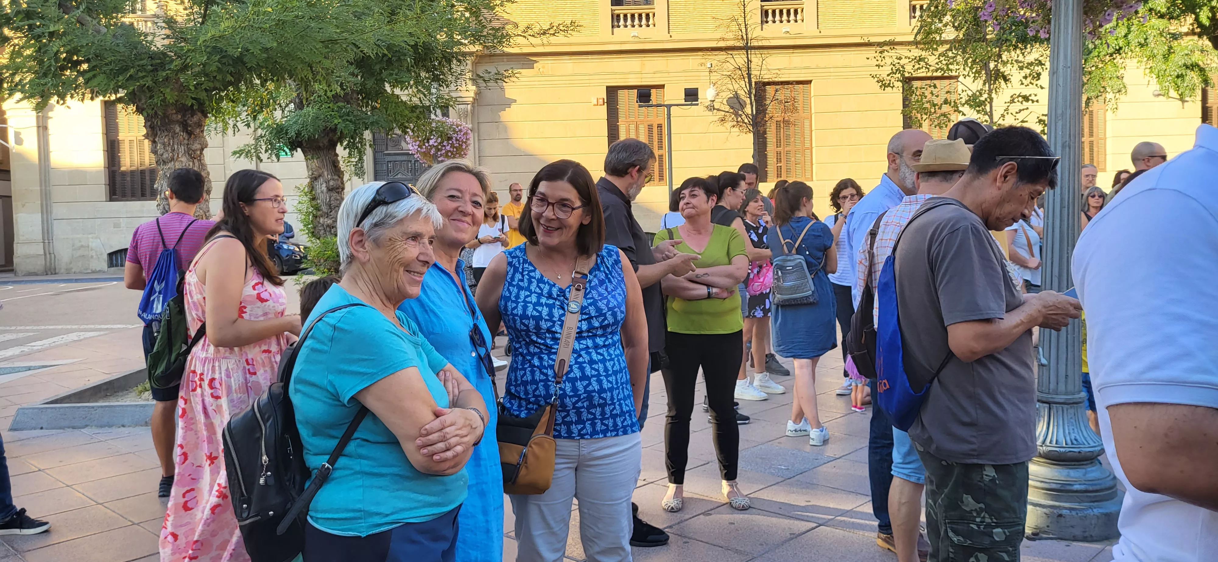 Concentración en Huesca para reclamar auxiliares de educación especial. Foto: Mercedes Manterola