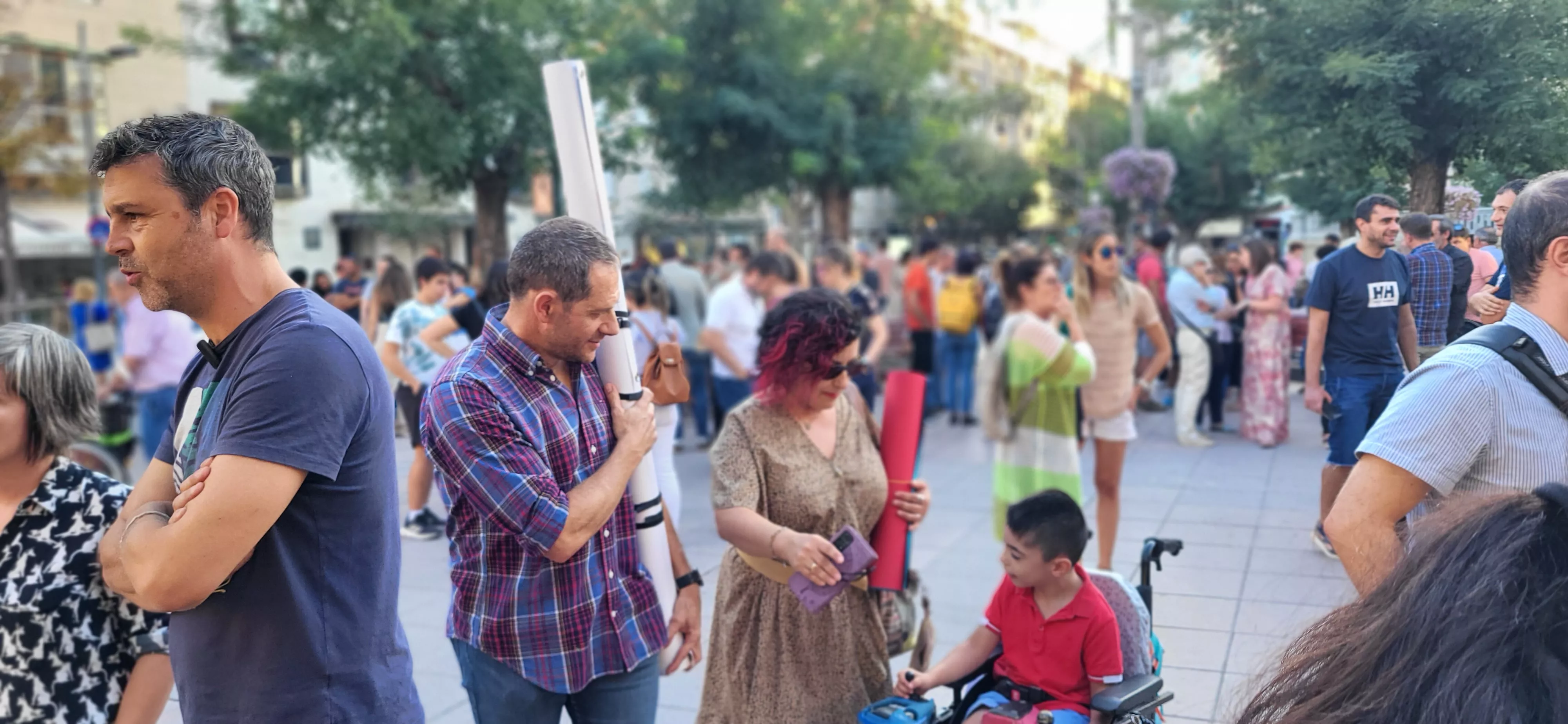Concentración en Huesca para reclamar auxiliares de educación especial. Foto: Mercedes Manterola