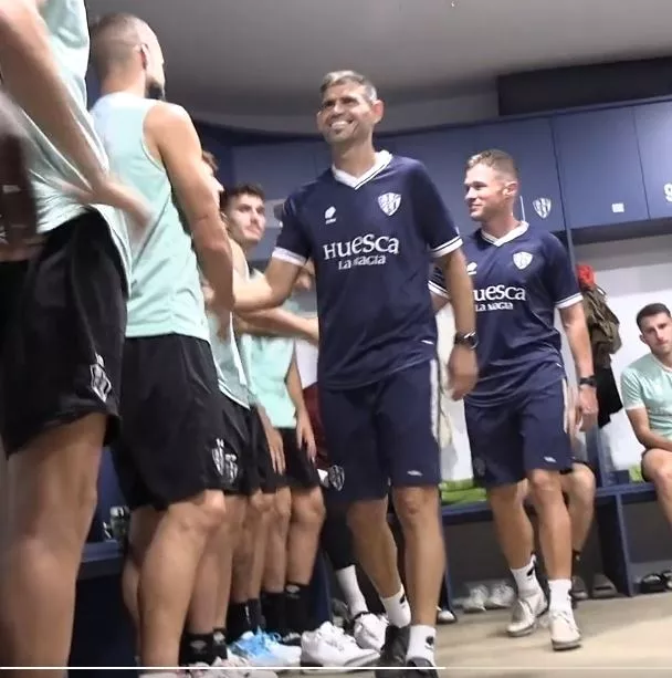 Antonio Hidalgo toma el mando en el Huesca. Foto: SD Huesca