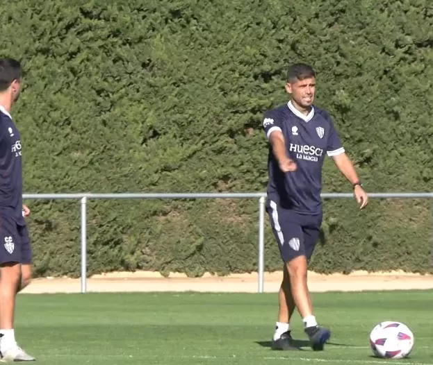 Antonio Hidalgo toma el mando en el Huesca. Foto: SD Huesca