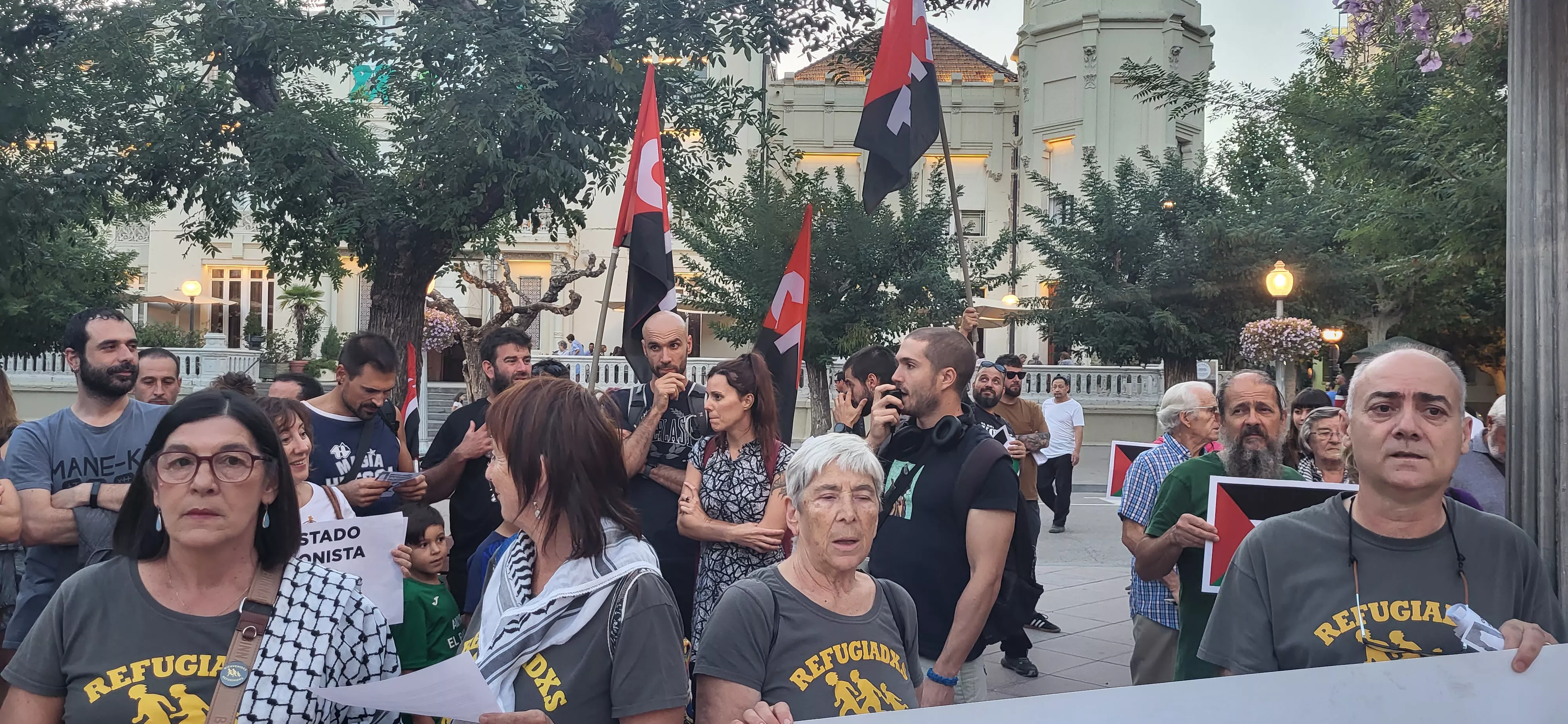 Concentración en Huesca bajo el "No a la guerra" para exigir que "pare ...