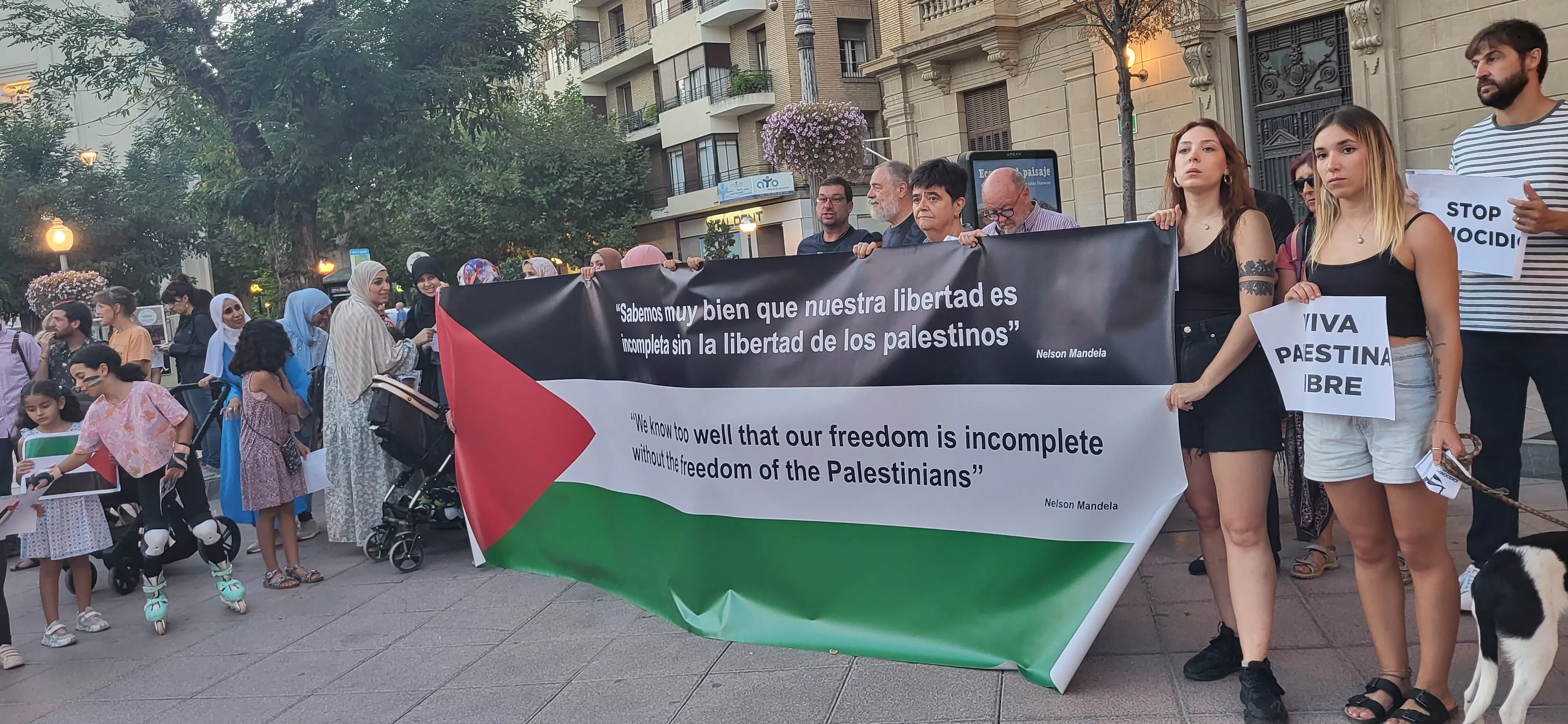 Concentración en Huesca bajo el "No a la guerra" para exigir que "pare ...