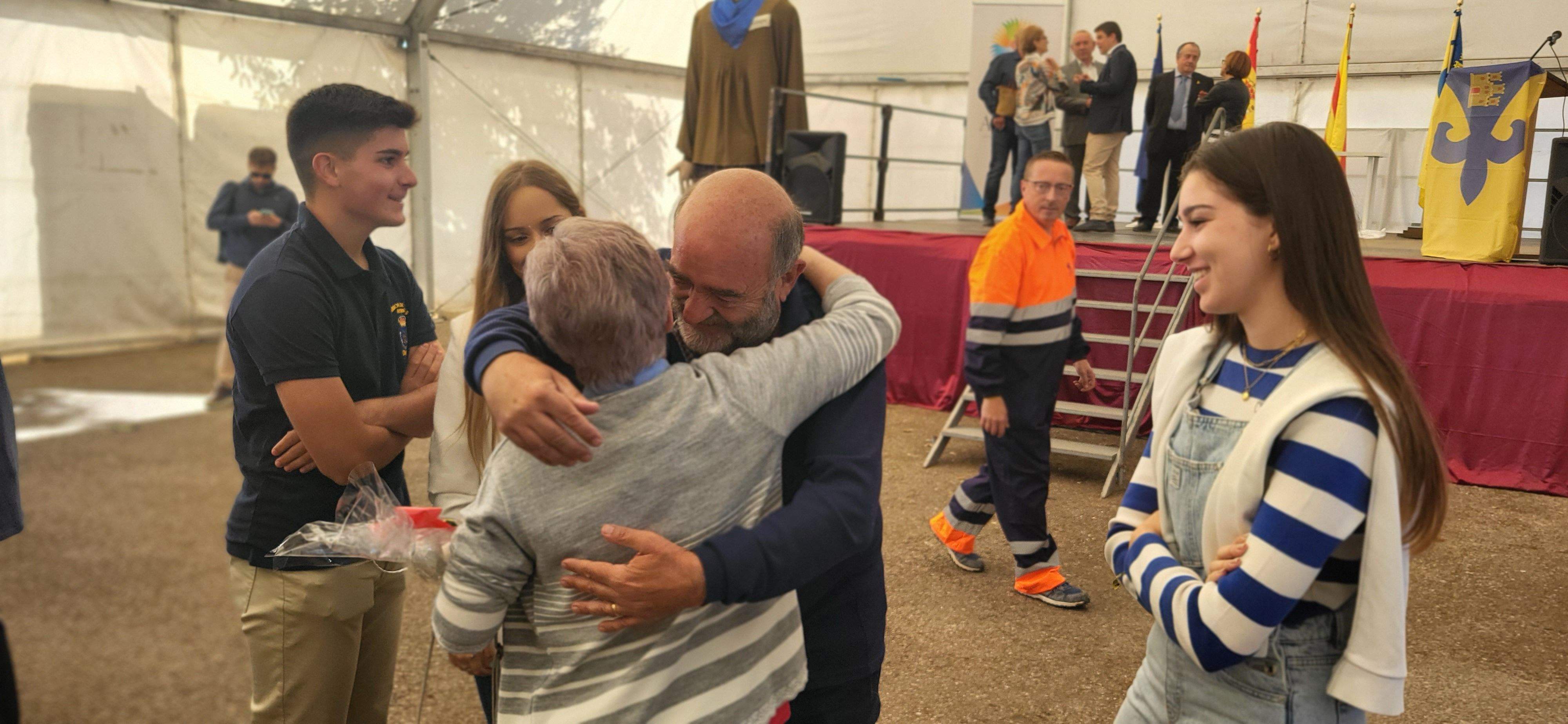 La hermana Josefina ha recogido este año la Dama de la Feria. Foto Myriam Martínez 