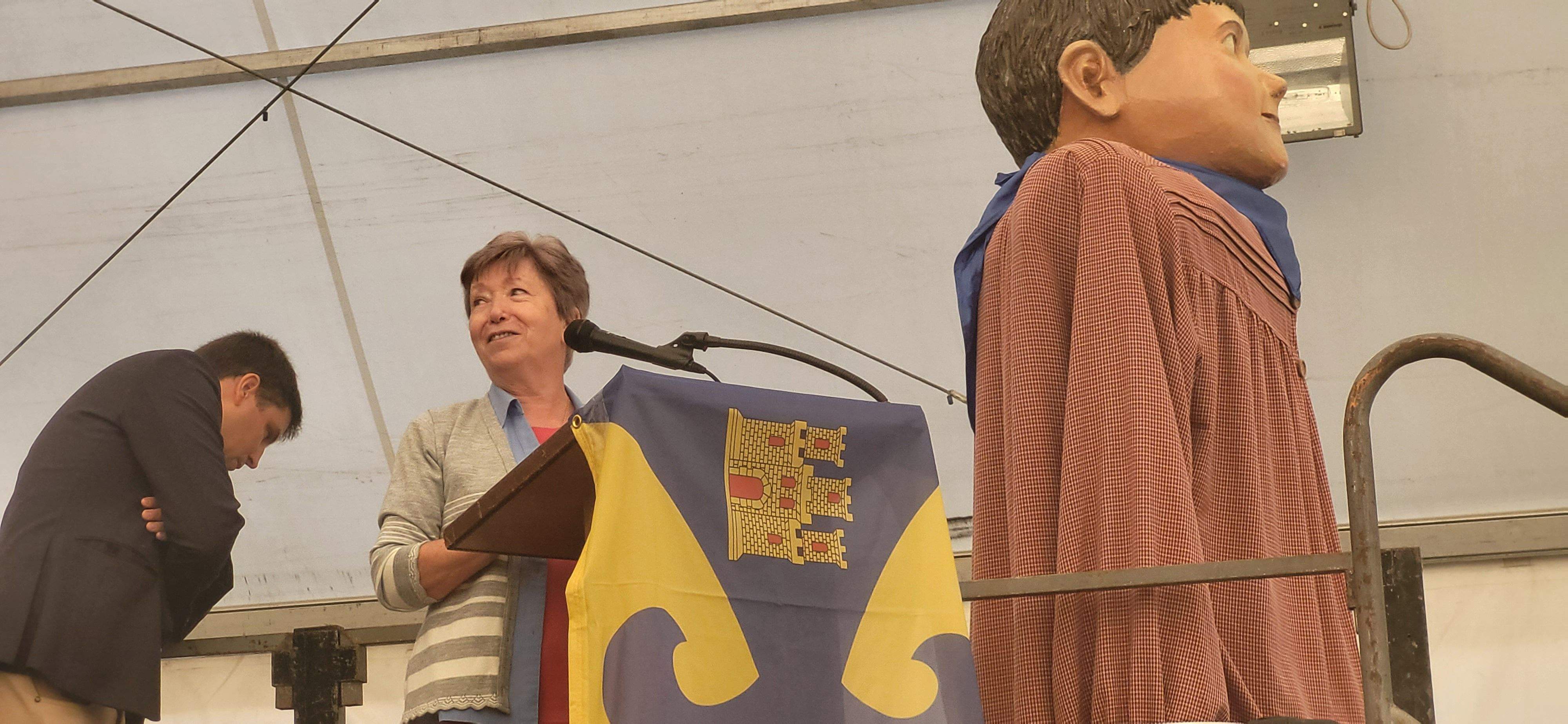 La hermana Josefina ha recogido este año la Dama de la Feria. Foto Myriam Martínez
