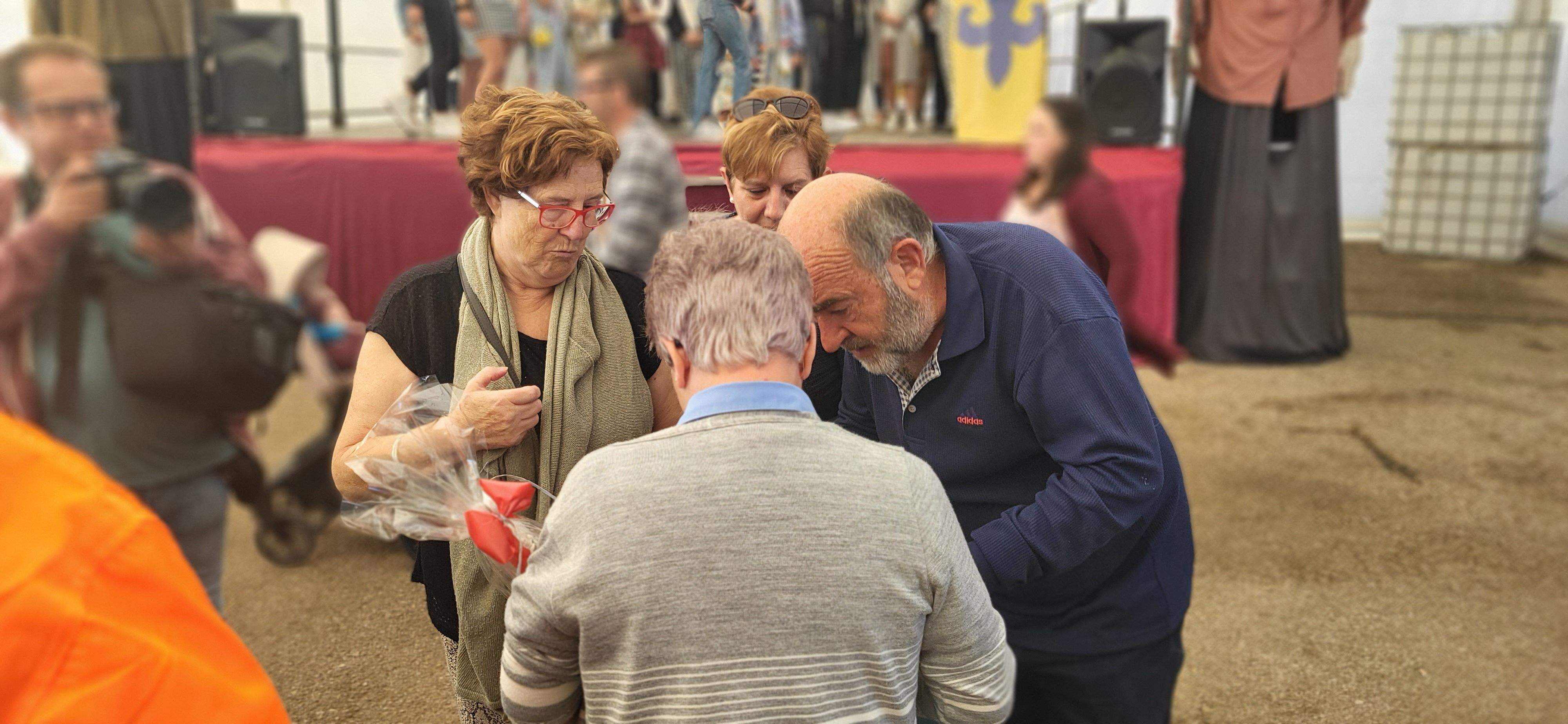 La hermana Josefina ha recogido este año la Dama de la Feria. Foto Myriam Martínez 