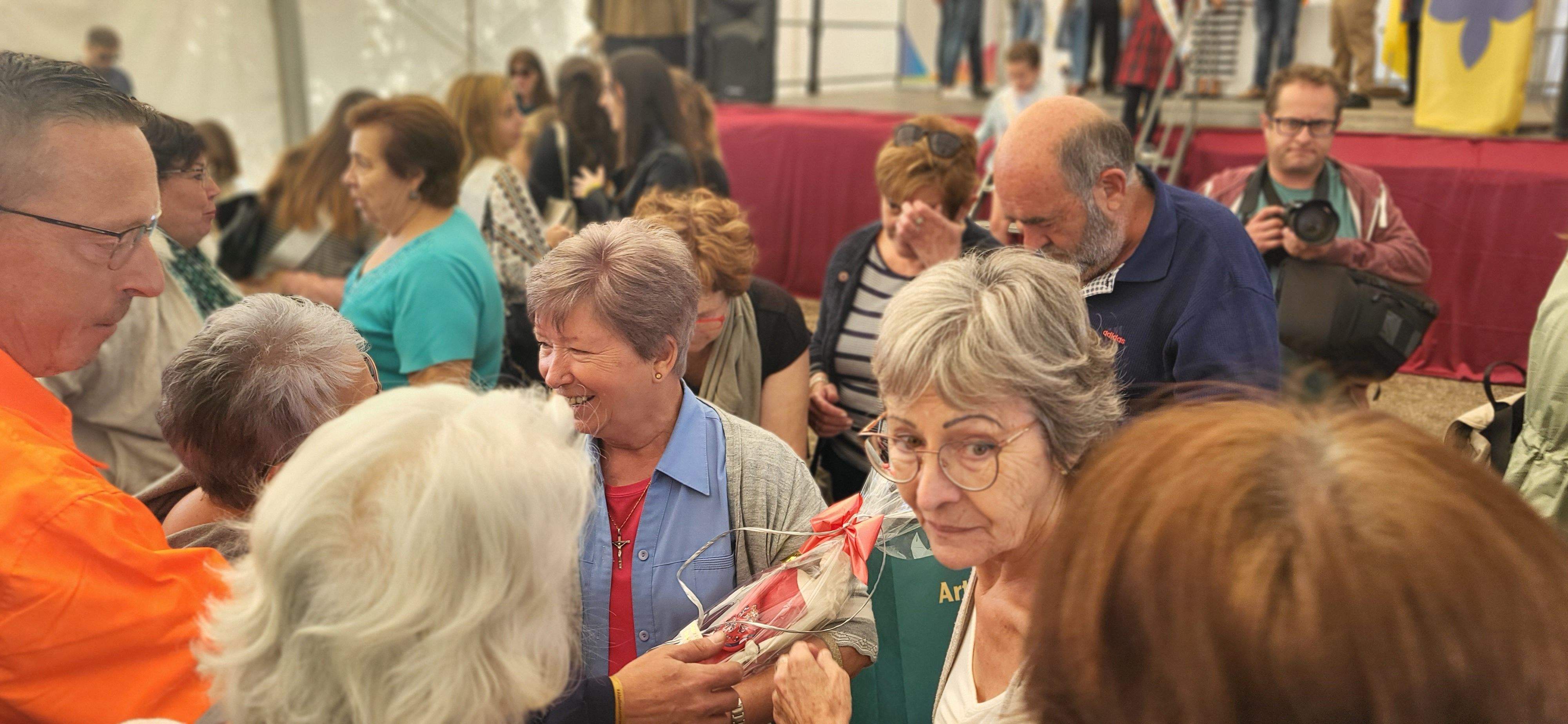 La hermana Josefina ha recogido este año la Dama de la Feria. Foto Myriam Martínez 