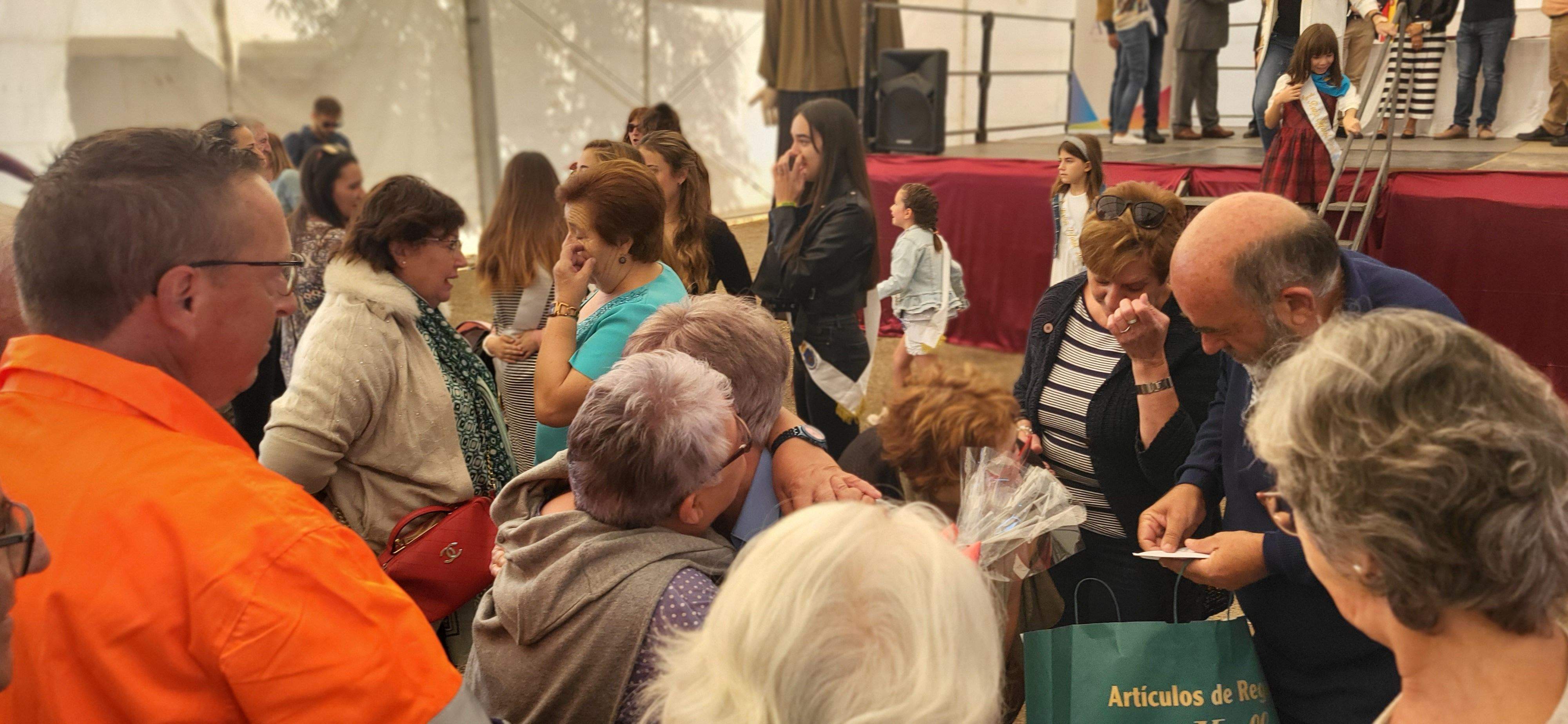 La hermana Josefina ha recogido este año la Dama de la Feria. Foto Myriam Martínez 