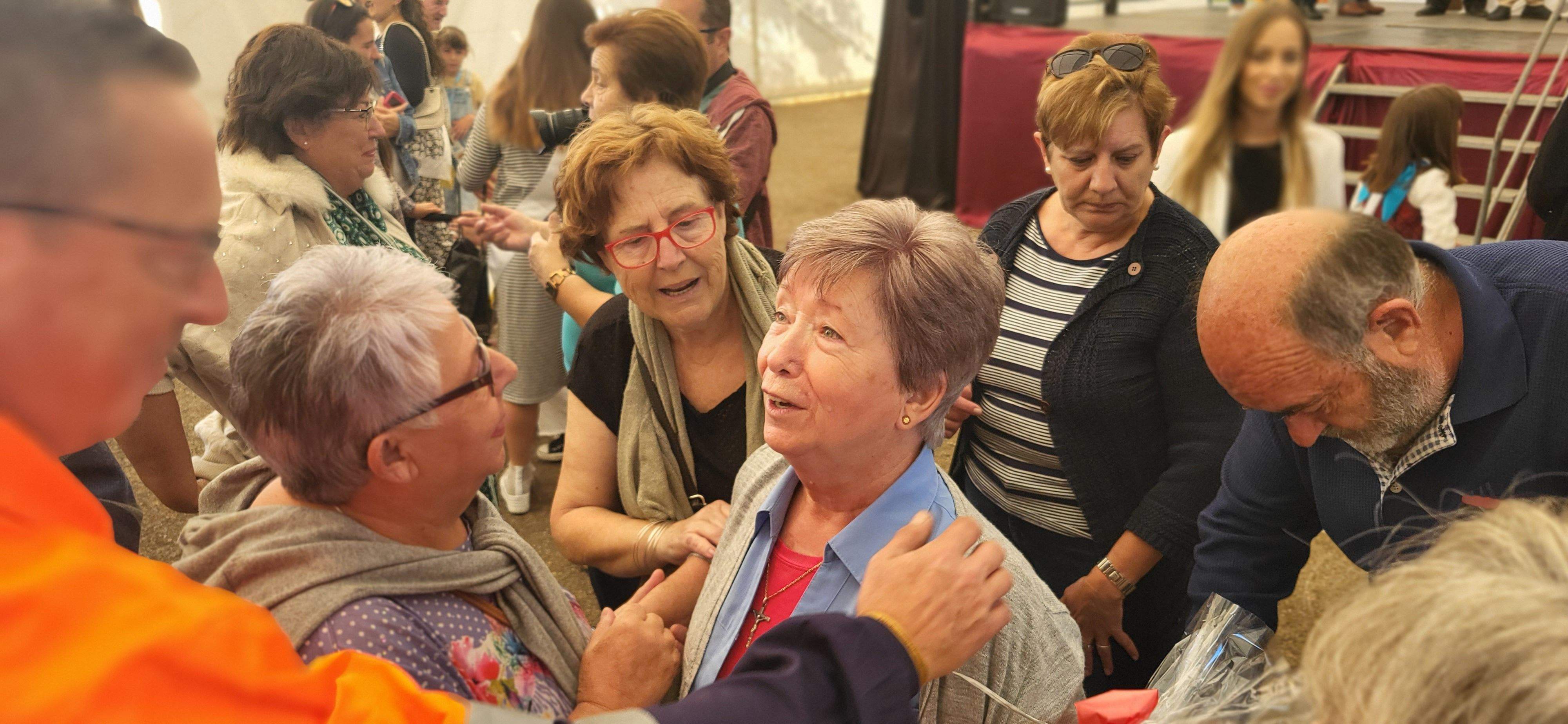 La hermana Josefina ha recogido este año la Dama de la Feria. Foto Myriam Martínez 