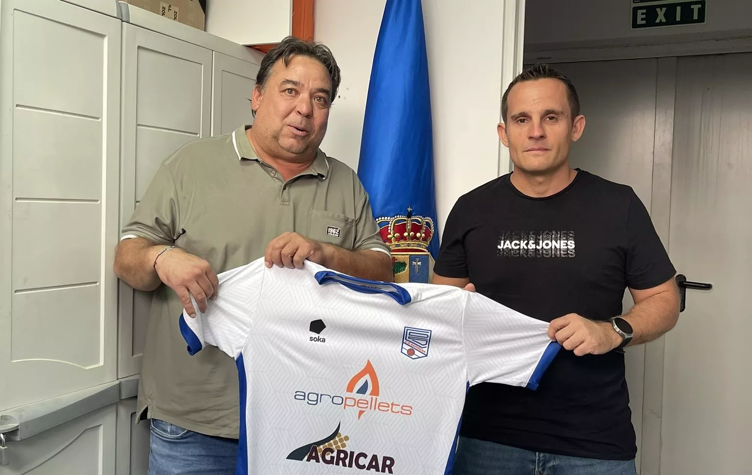 Quique Benedí, a la derecha, seguirá liderando al Sariñena: "Estoy ilusionando con un proyecto joven"