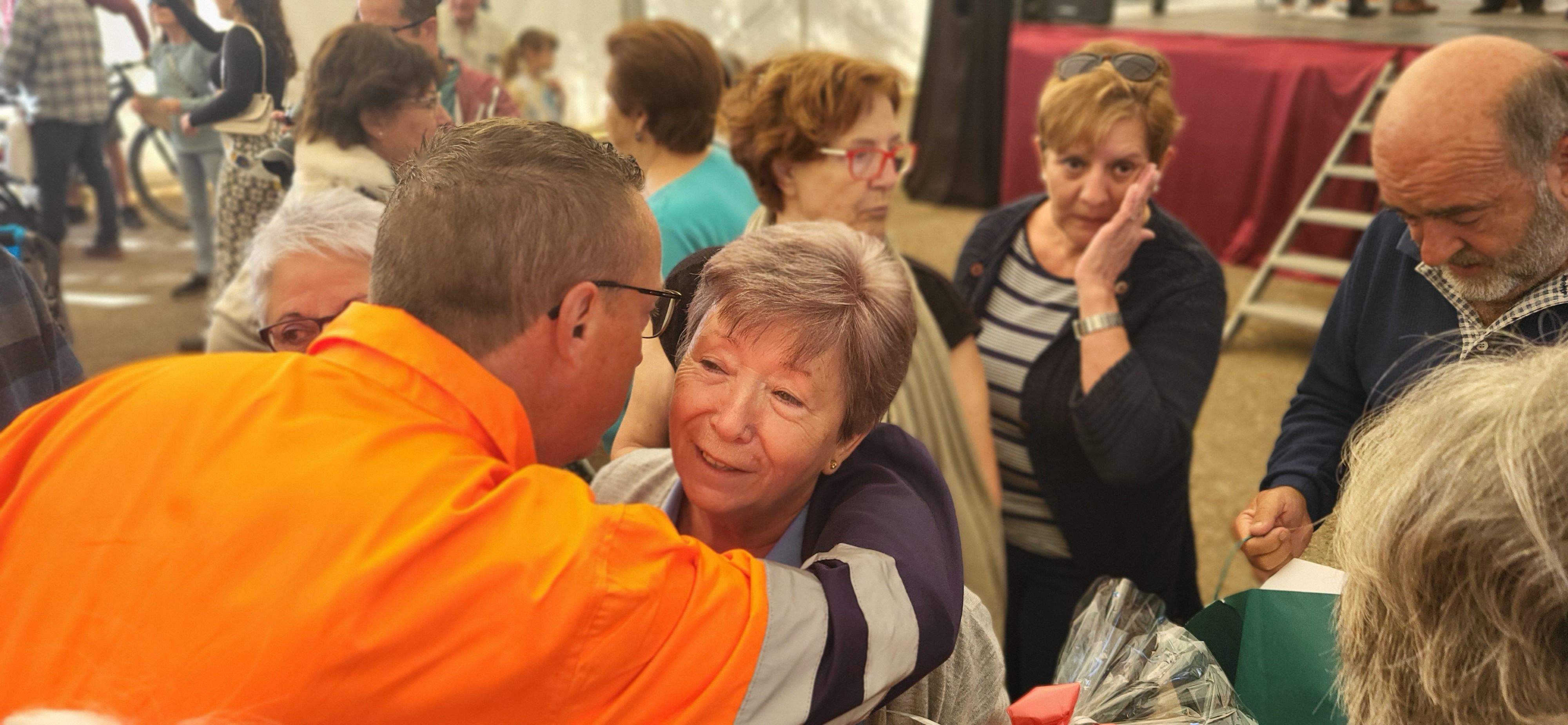 La hermana Josefina ha recogido este año la Dama de la Feria. Foto Myriam Martínez 