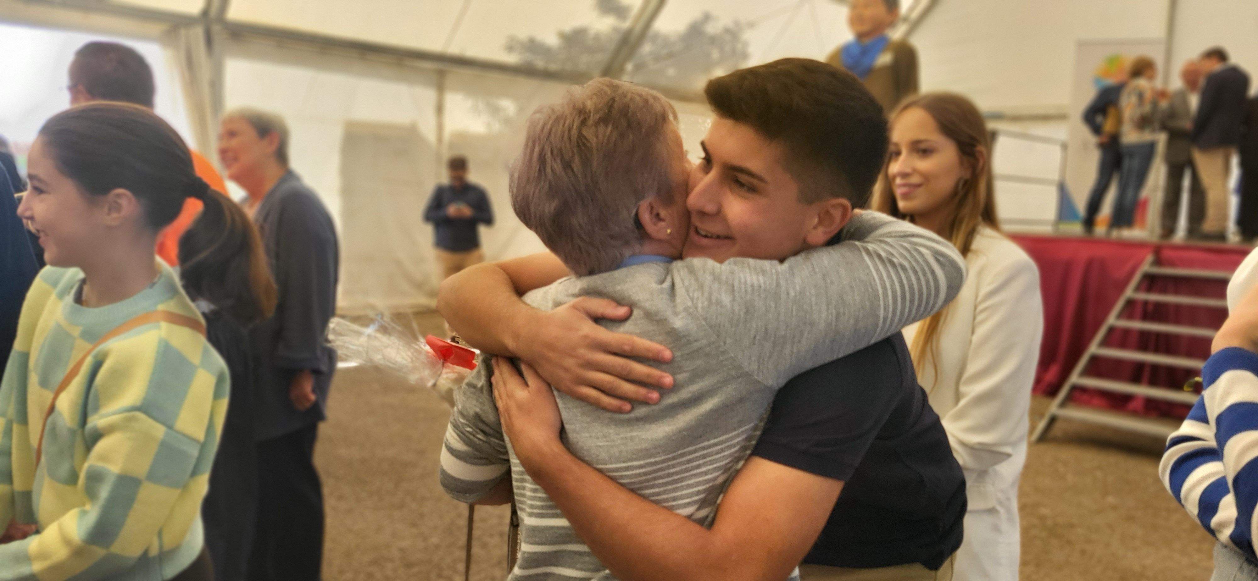 La hermana Josefina ha recogido este año la Dama de la Feria. Foto Myriam Martínez 