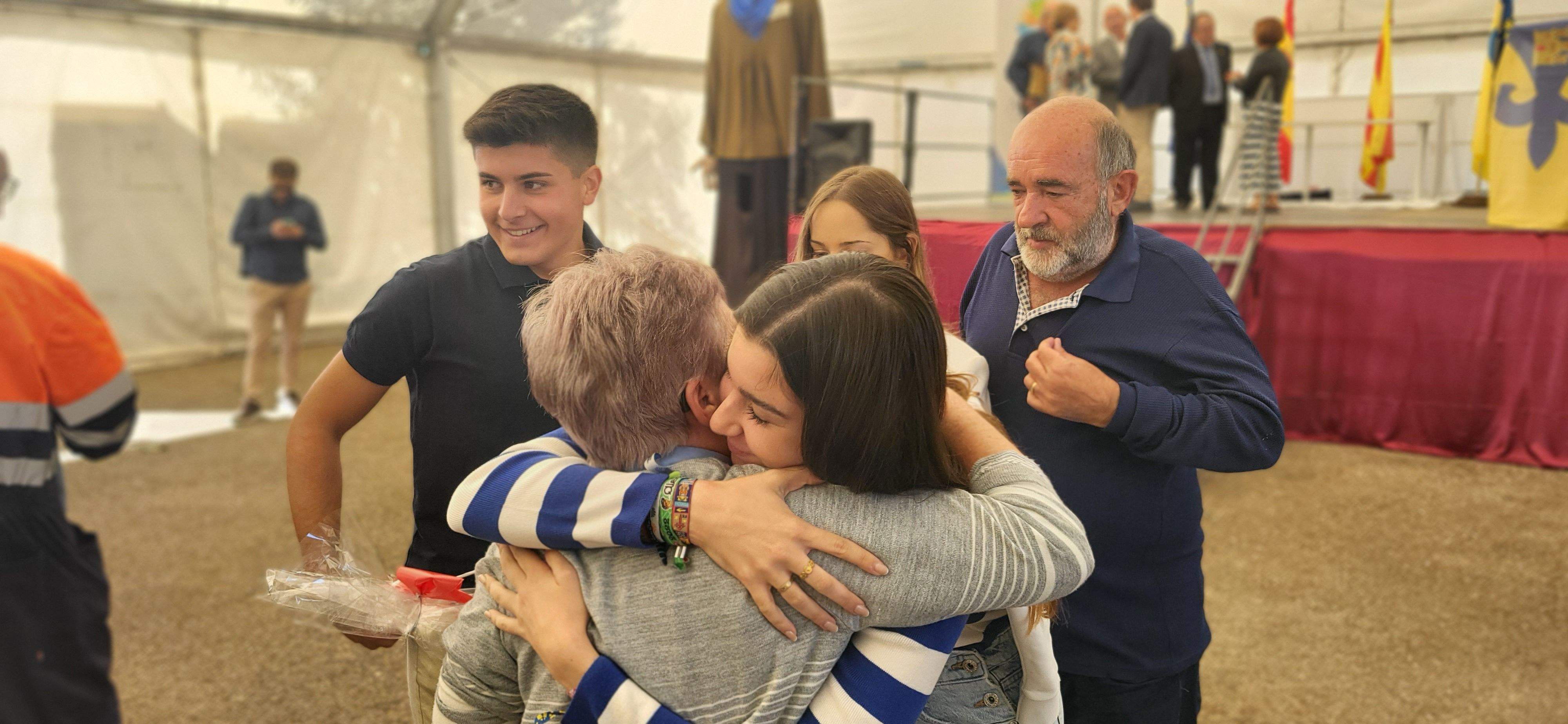 La hermana Josefina ha recogido este año la Dama de la Feria. Foto Myriam Martínez 