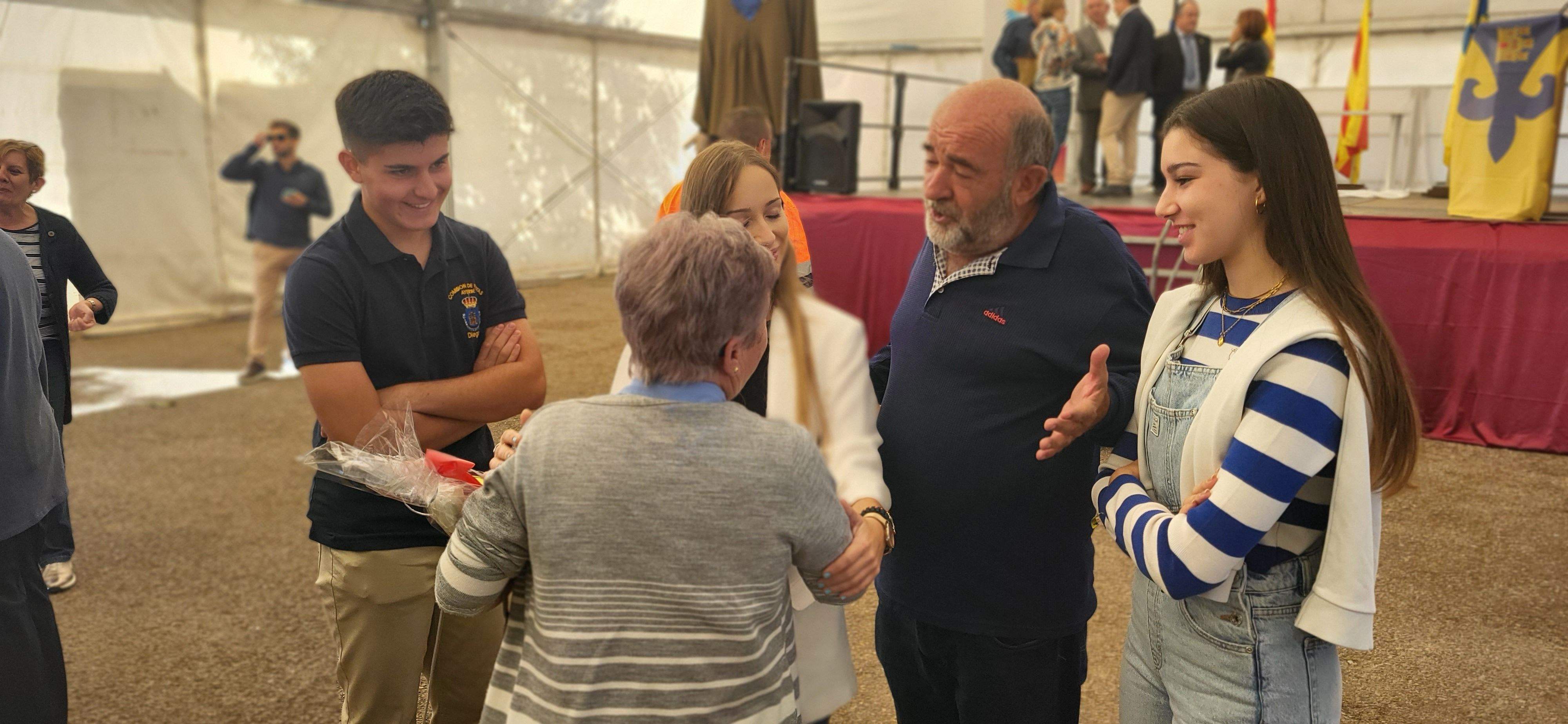 La hermana Josefina ha recogido este año la Dama de la Feria. Foto Myriam Martínez 