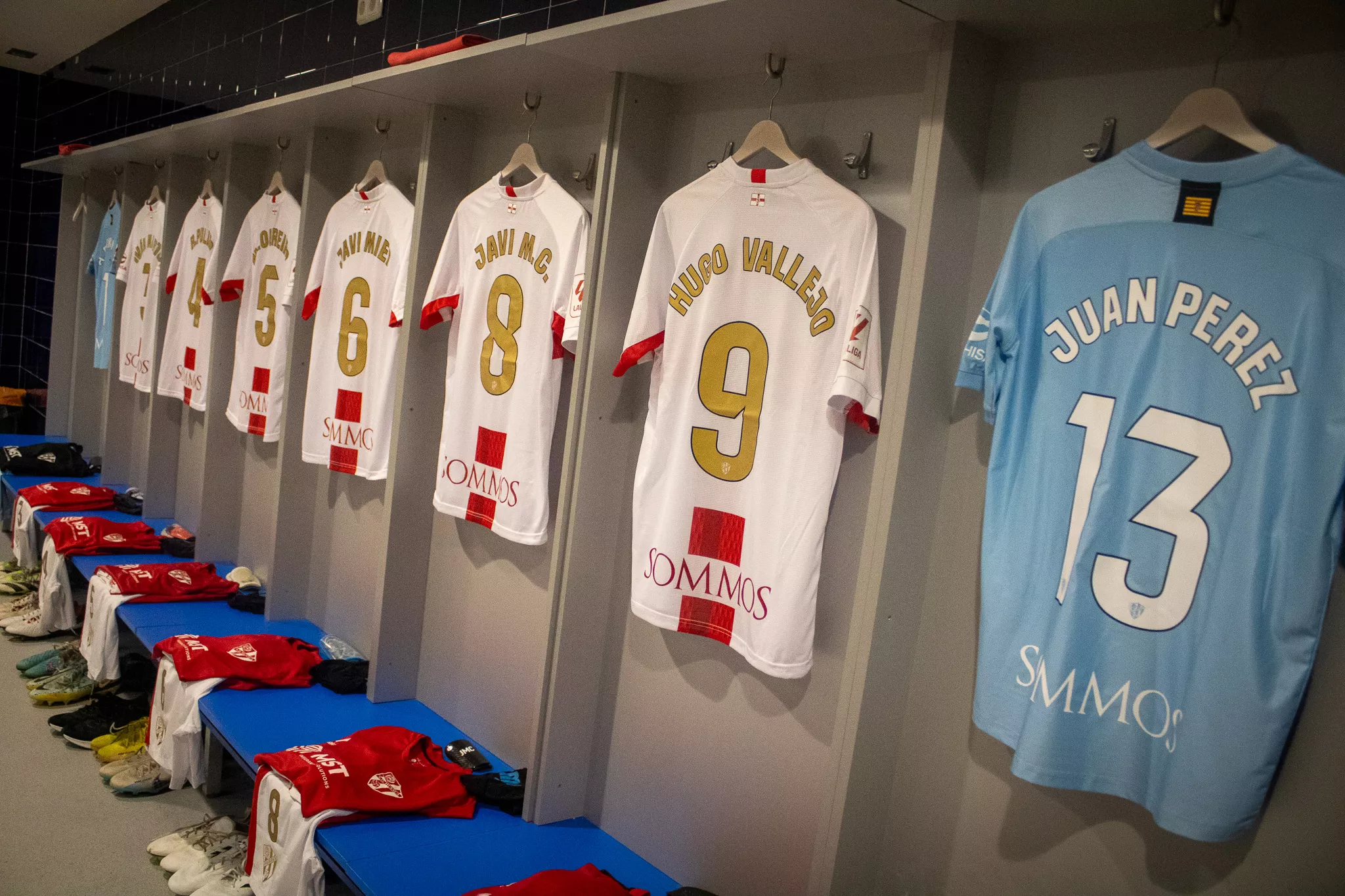 El vestuario del Huesca, preparado en Ipurúa. 