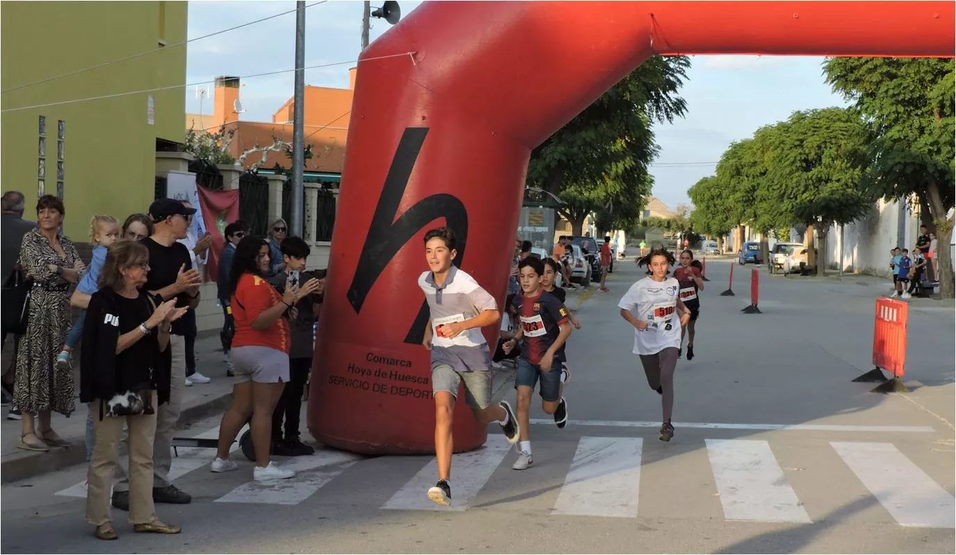 Grupo perseguidor en el paso por la primera vuelta12 13 años