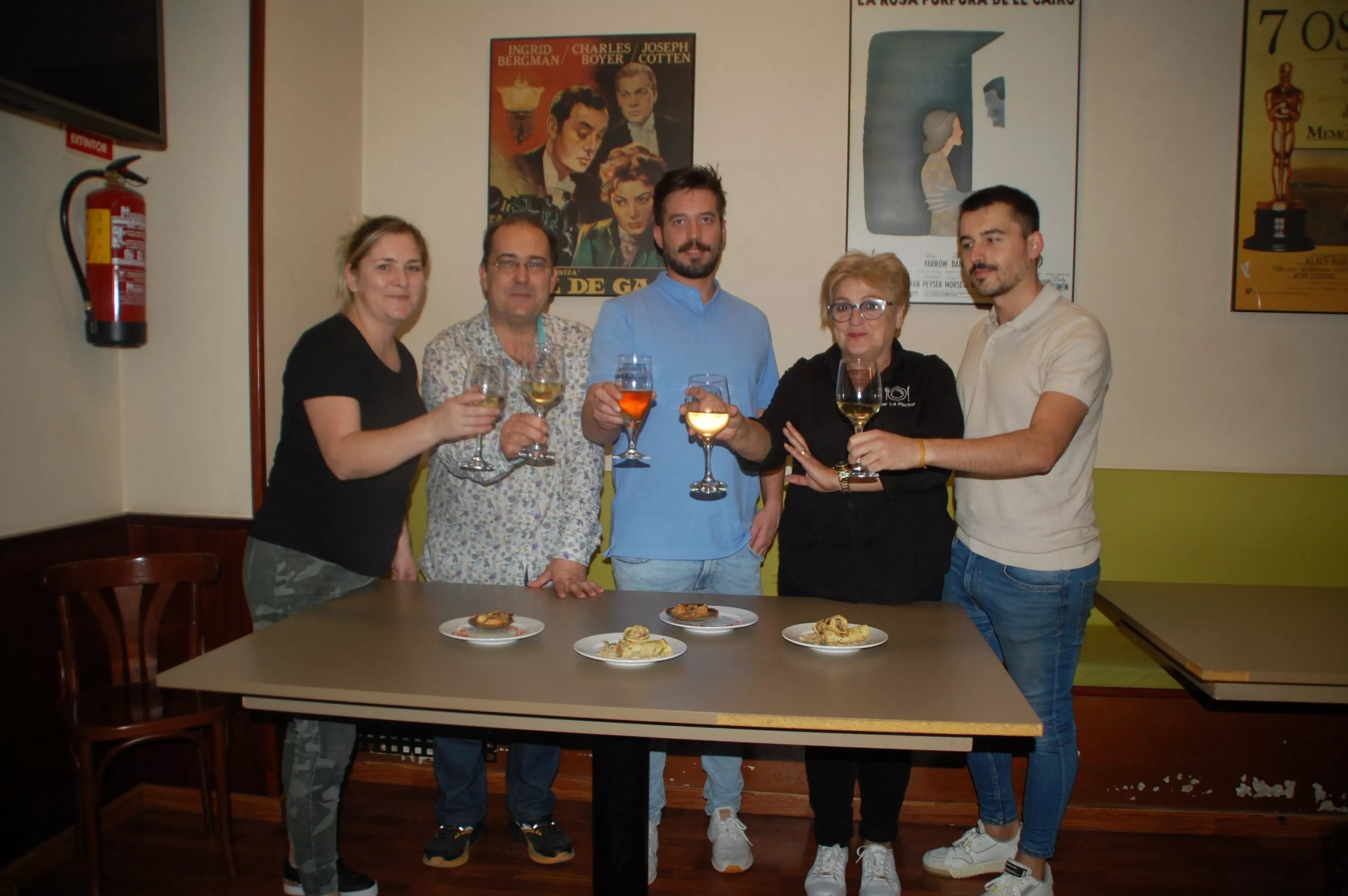 Hosteleros organizadores y participantes en el certamen de Sariñena