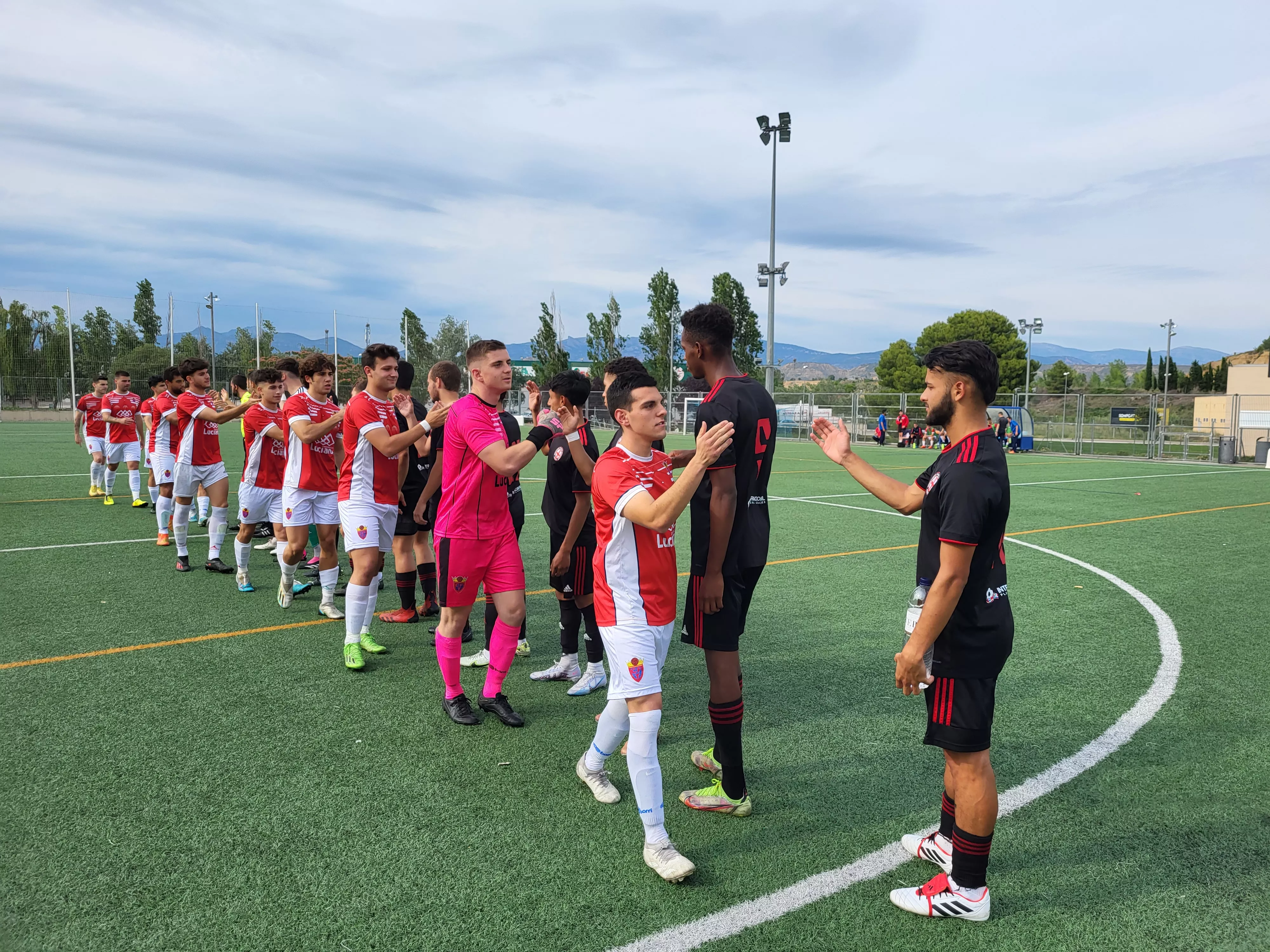 Foto de archivo de un partido entre el Inter de Huesca y el Tardienta en el campo de césped artificial de la Universidad. Foto: Adrián Mora