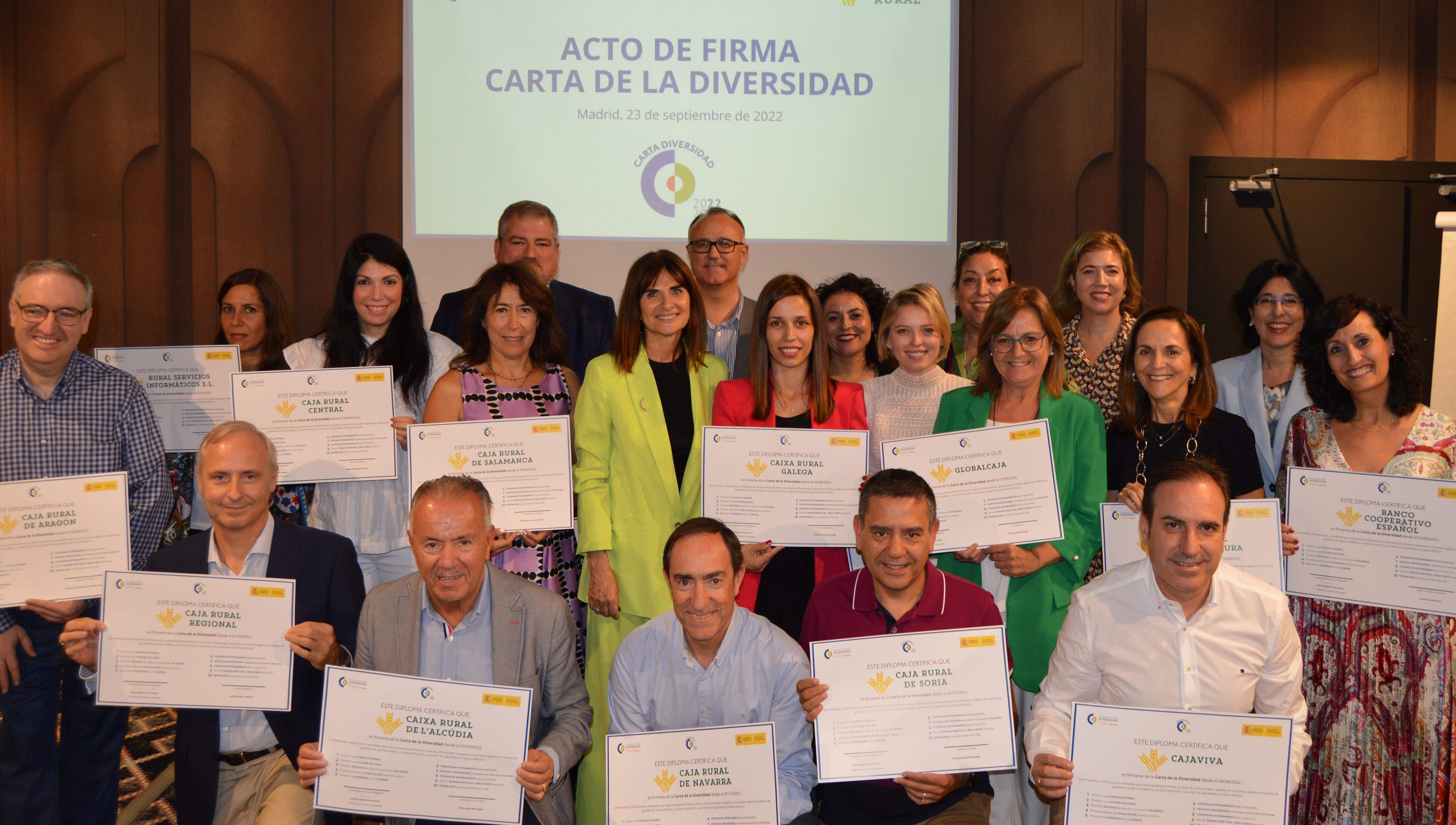 Representantes de las cajas rurales firmantes de la Carta de la Diversidad.