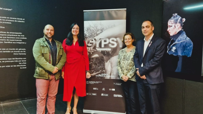 Luis Escudero, Lorena Orduna, Teruca Moreno y Carlos Sampériz, junto al cartel de esta edición. Foto Myriam Martínez