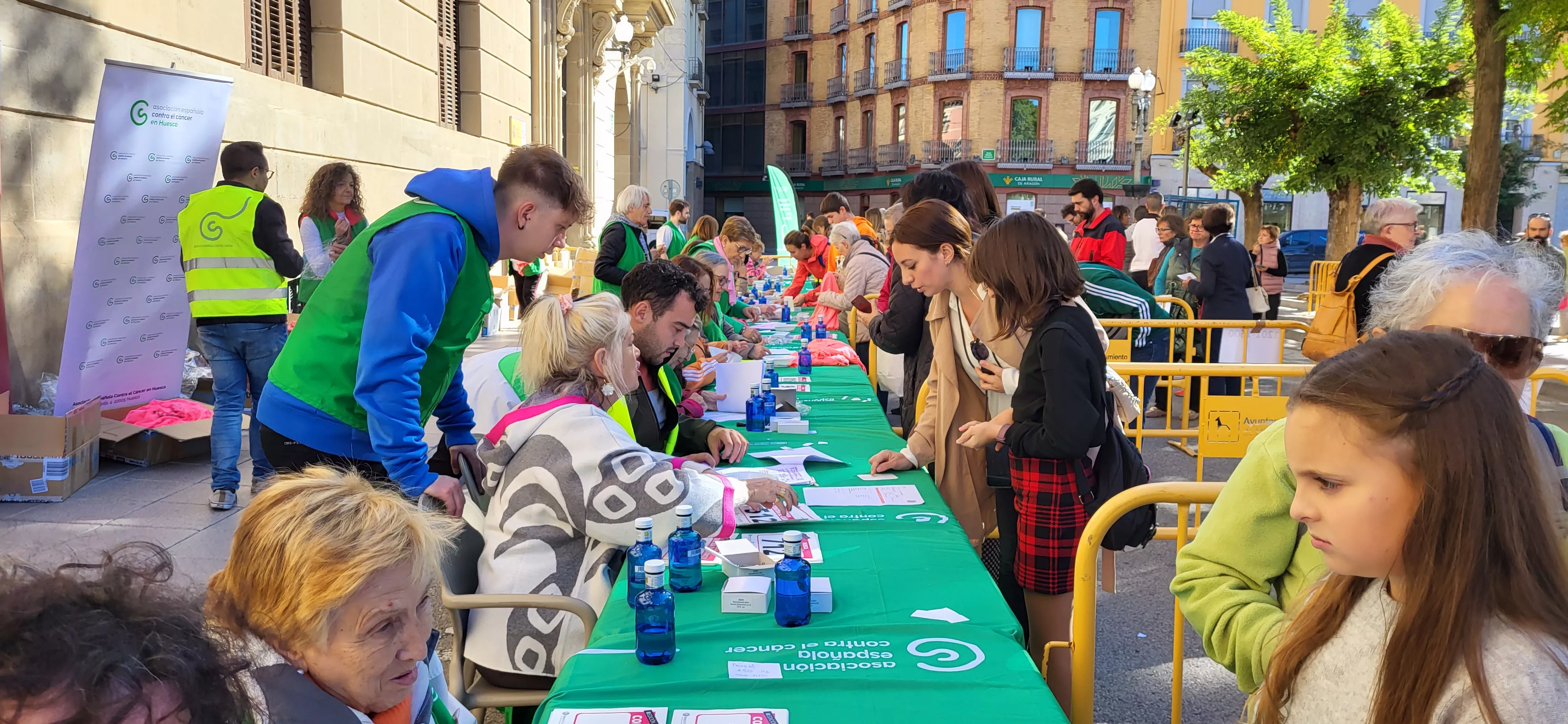 Retirada de dorsales para la Carrera Huesca Contra el Cáncer. Foto Mercedes Manterola