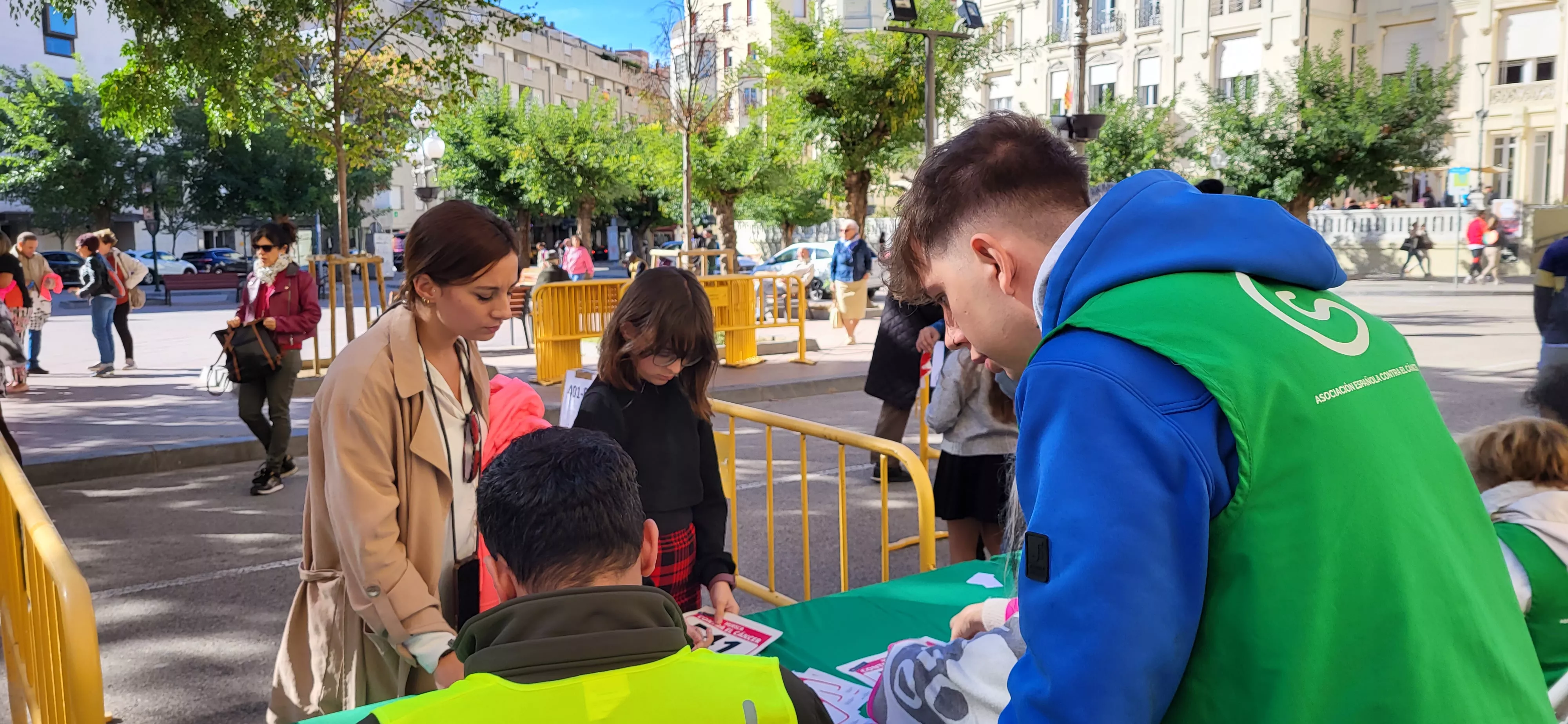 Retirada de dorsales para la Carrera Huesca Contra el Cáncer. Foto Mercedes Manterola