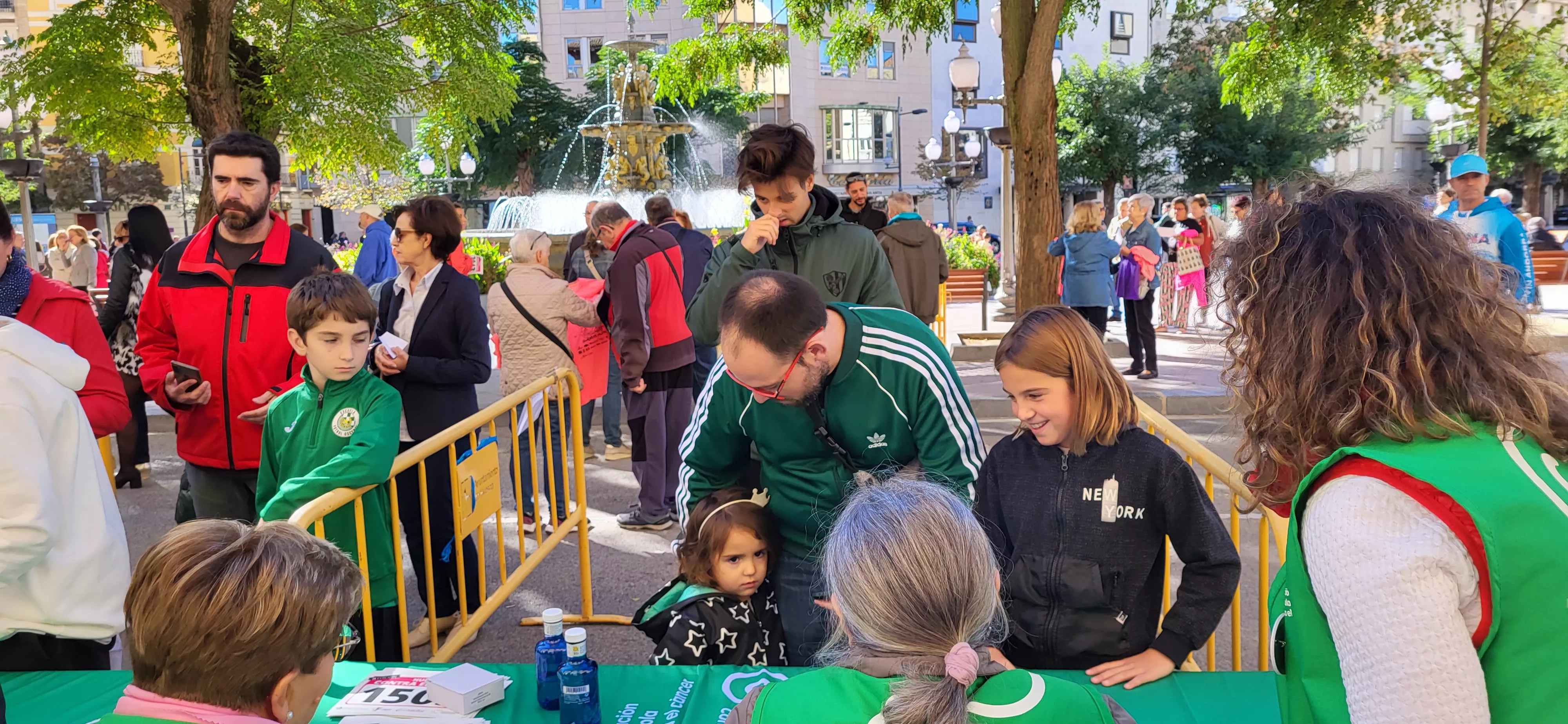 Retirada de dorsales para la Carrera Huesca Contra el Cáncer. Foto Mercedes Manterola