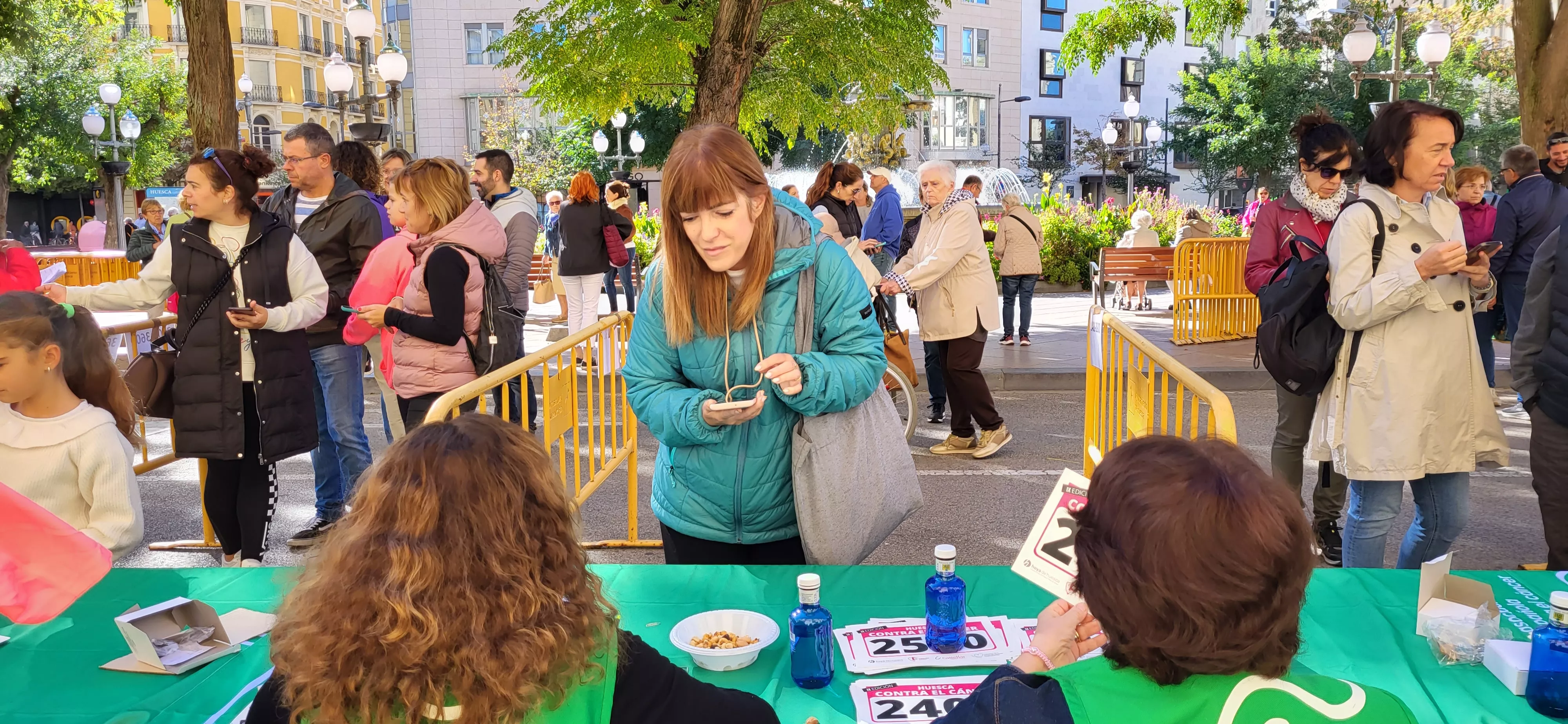 Retirada de dorsales para la Carrera Huesca Contra el Cáncer. Foto Mercedes Manterola