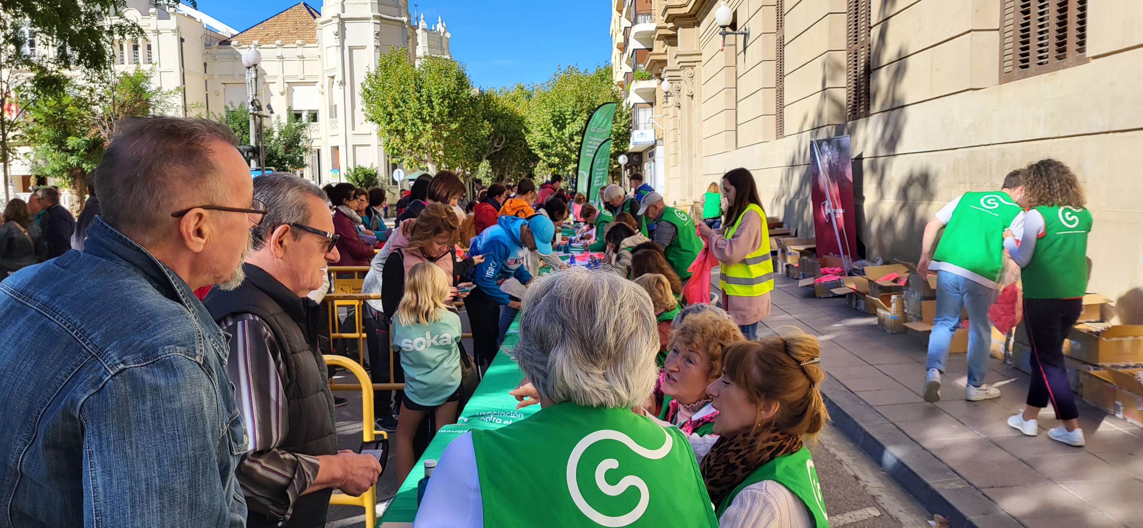 Retirada de dorsales para la Carrera Huesca Contra el Cáncer. Foto Mercedes Manterola