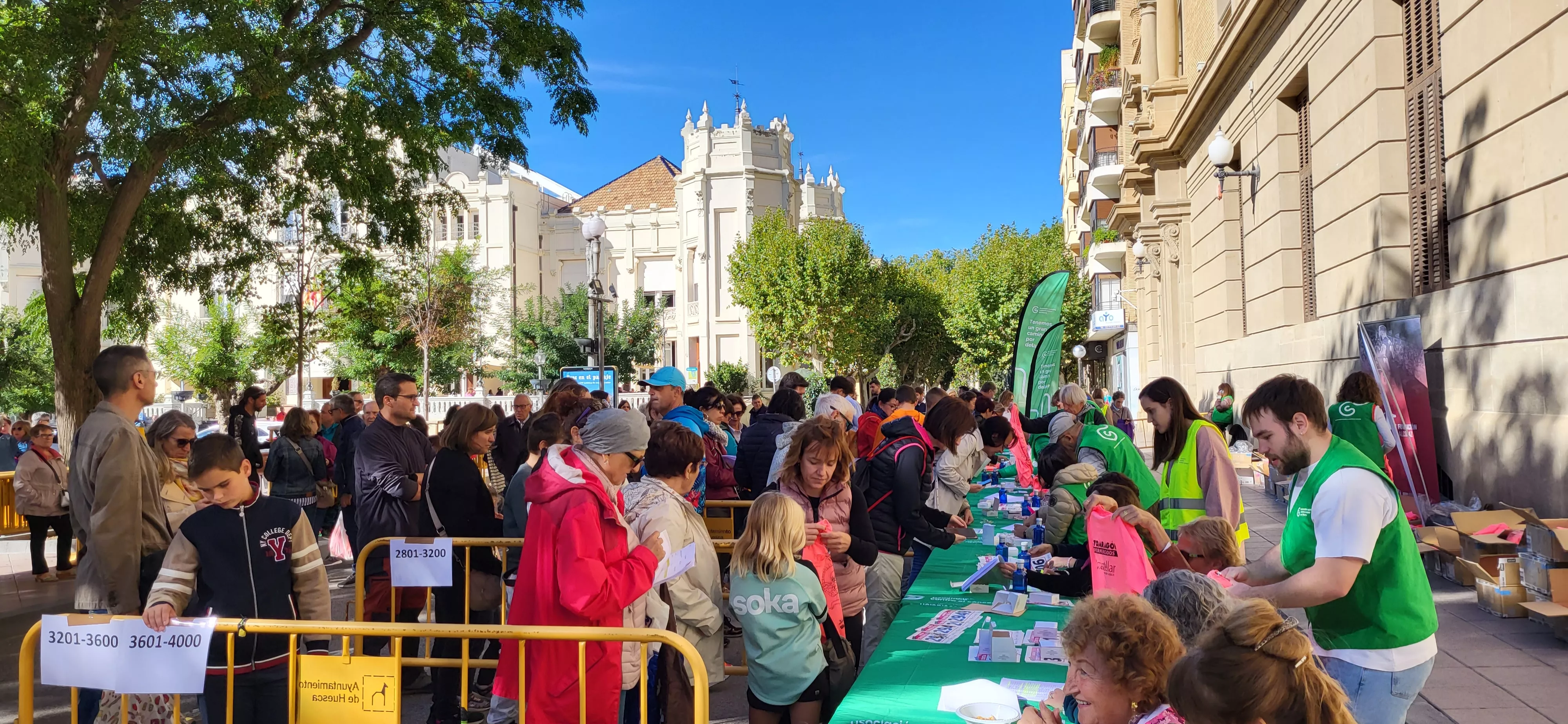 Retirada de dorsales para la Carrera Huesca Contra el Cáncer. Foto Mercedes Manterola