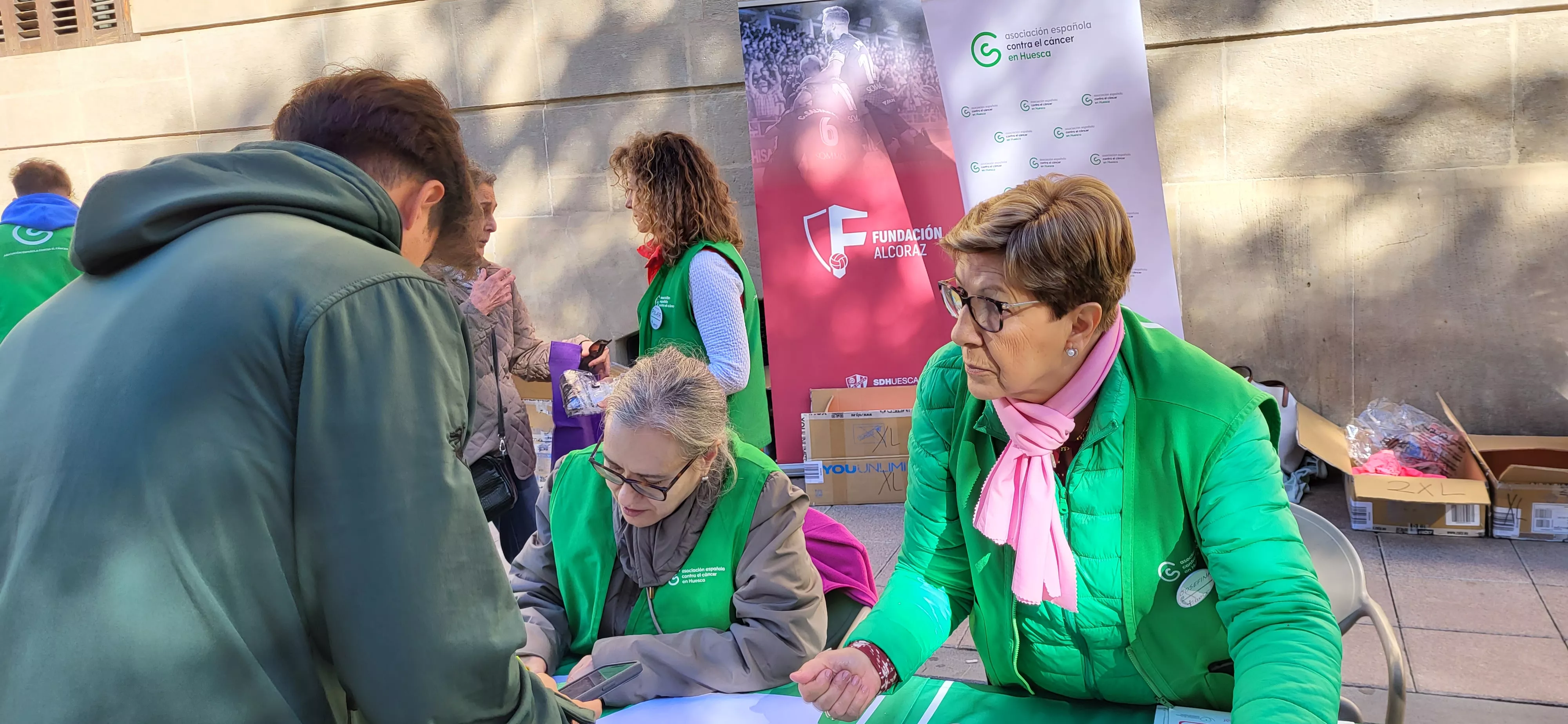 Retirada de dorsales para la Carrera Huesca Contra el Cáncer. Foto Mercedes Manterola