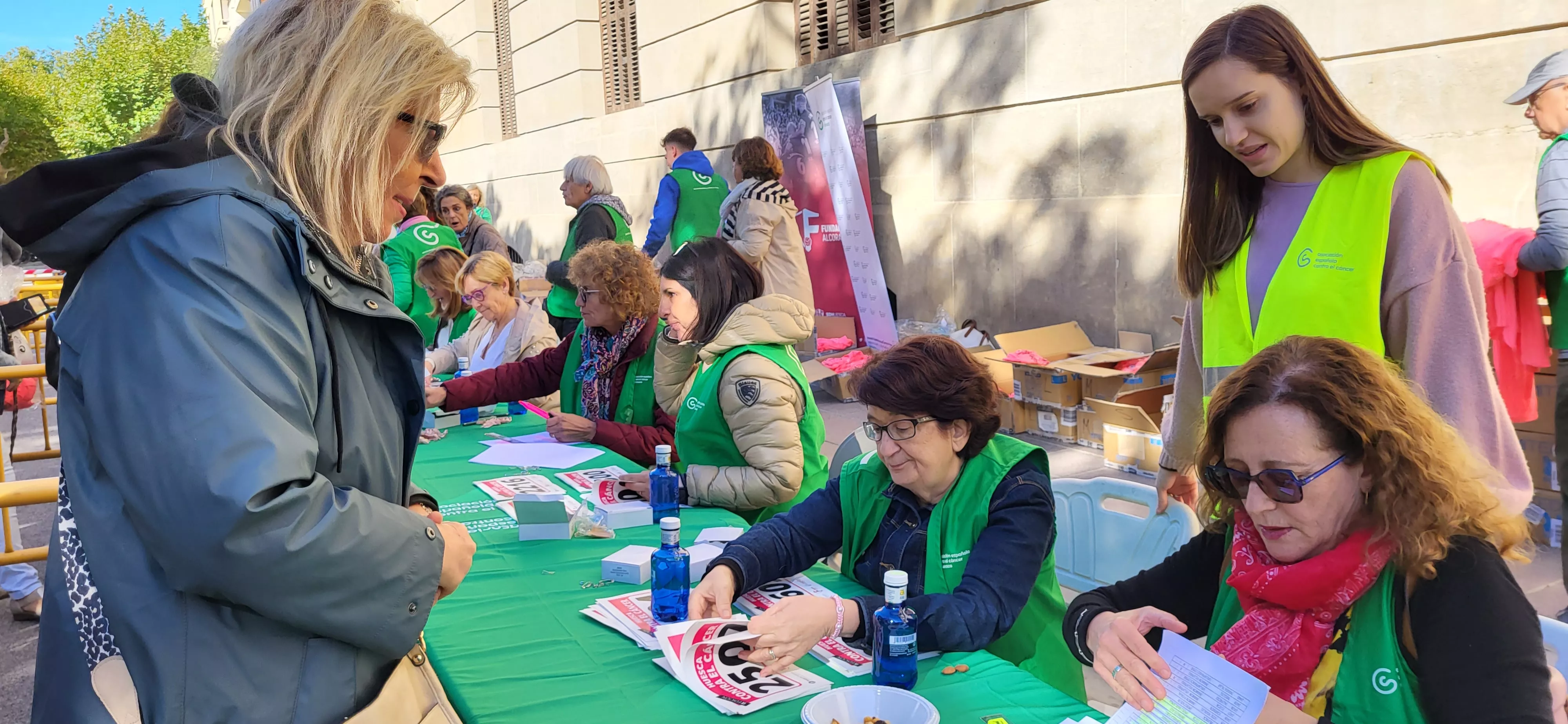 Retirada de dorsales para la Carrera Huesca Contra el Cáncer. Foto Mercedes Manterola