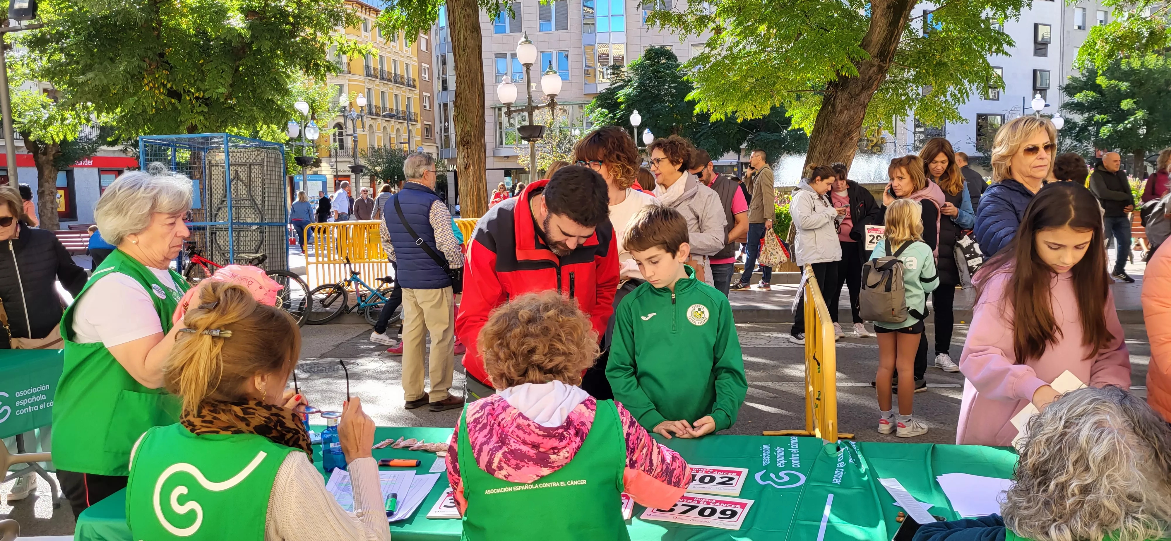 Retirada de dorsales para la Carrera Huesca Contra el Cáncer. Foto Mercedes Manterola