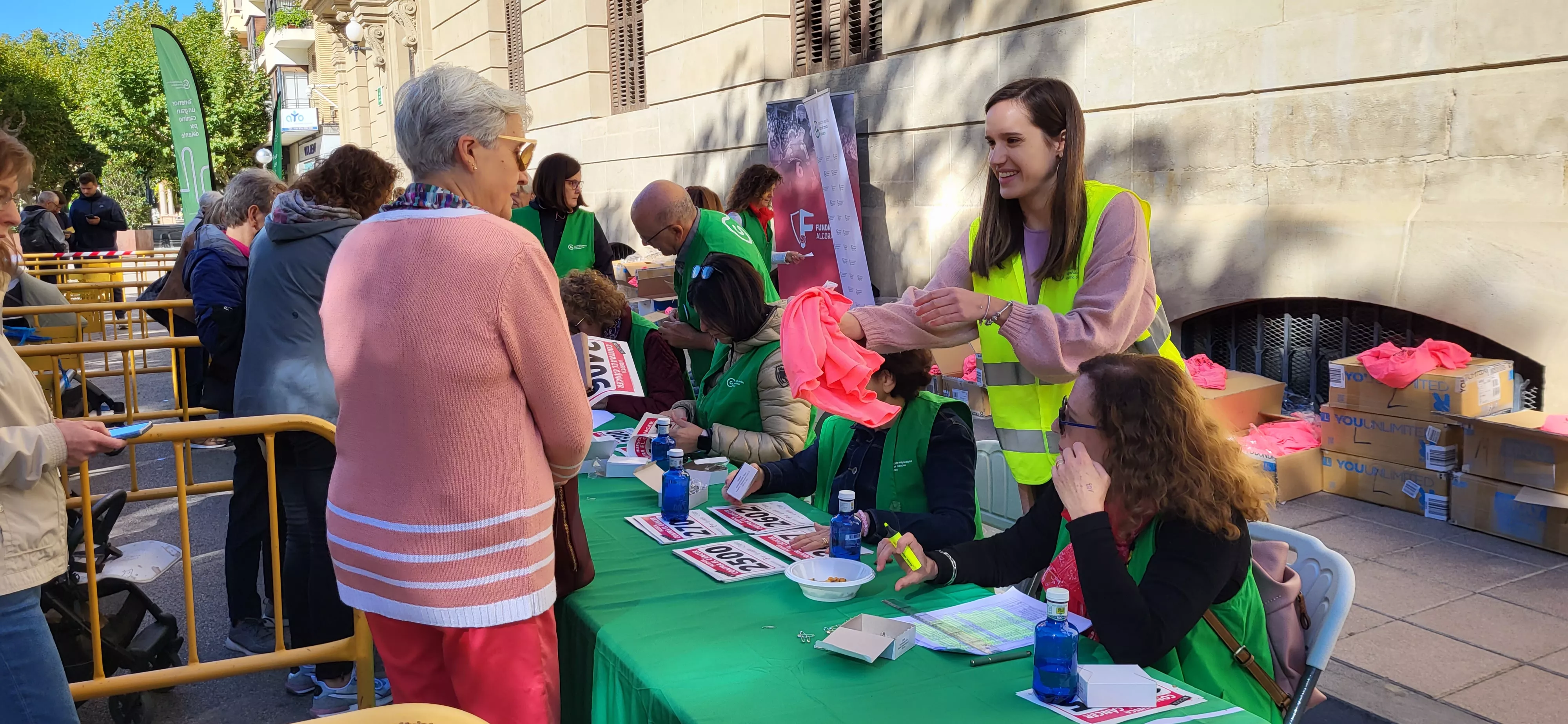Retirada de dorsales para la Carrera Huesca Contra el Cáncer. Foto Mercedes Manterola