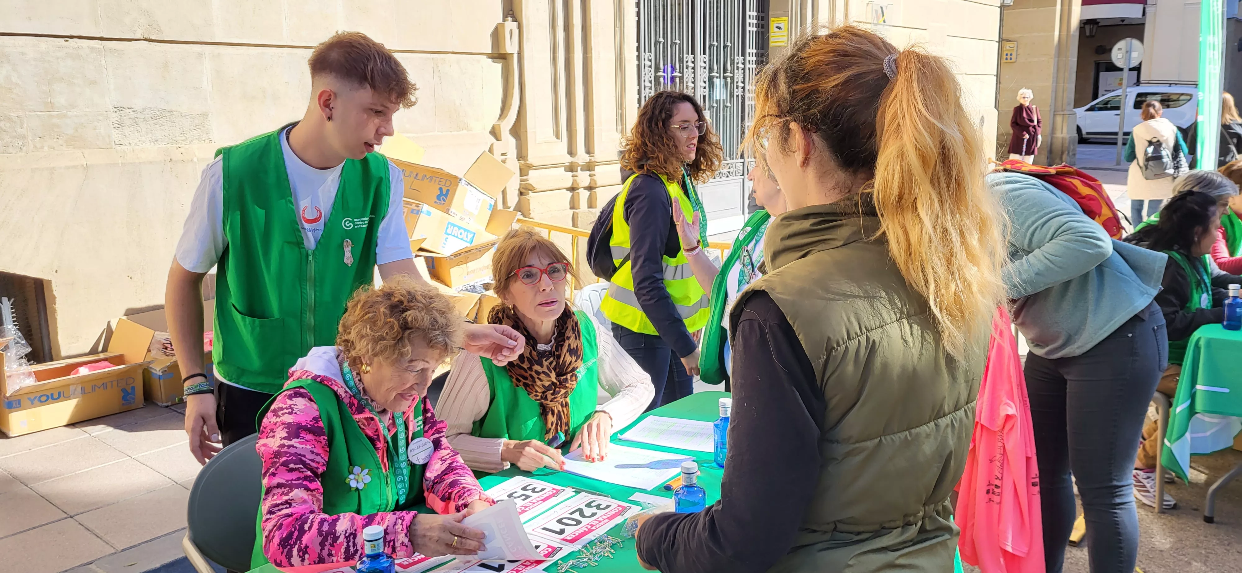 Retirada de dorsales para la Carrera Huesca Contra el Cáncer. Foto Mercedes Manterola