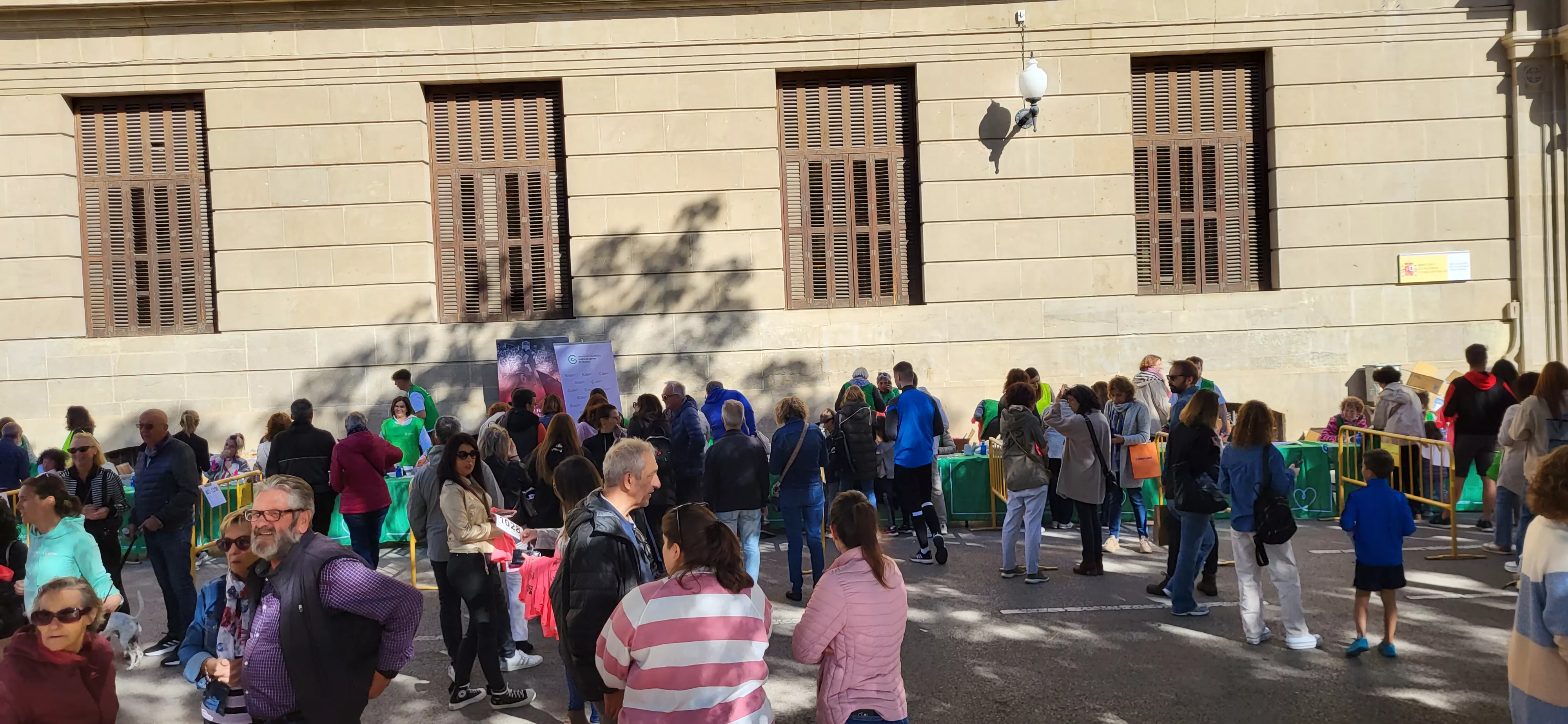 Retirada de dorsales para la Carrera Huesca Contra el Cáncer. Foto Mercedes Manterola