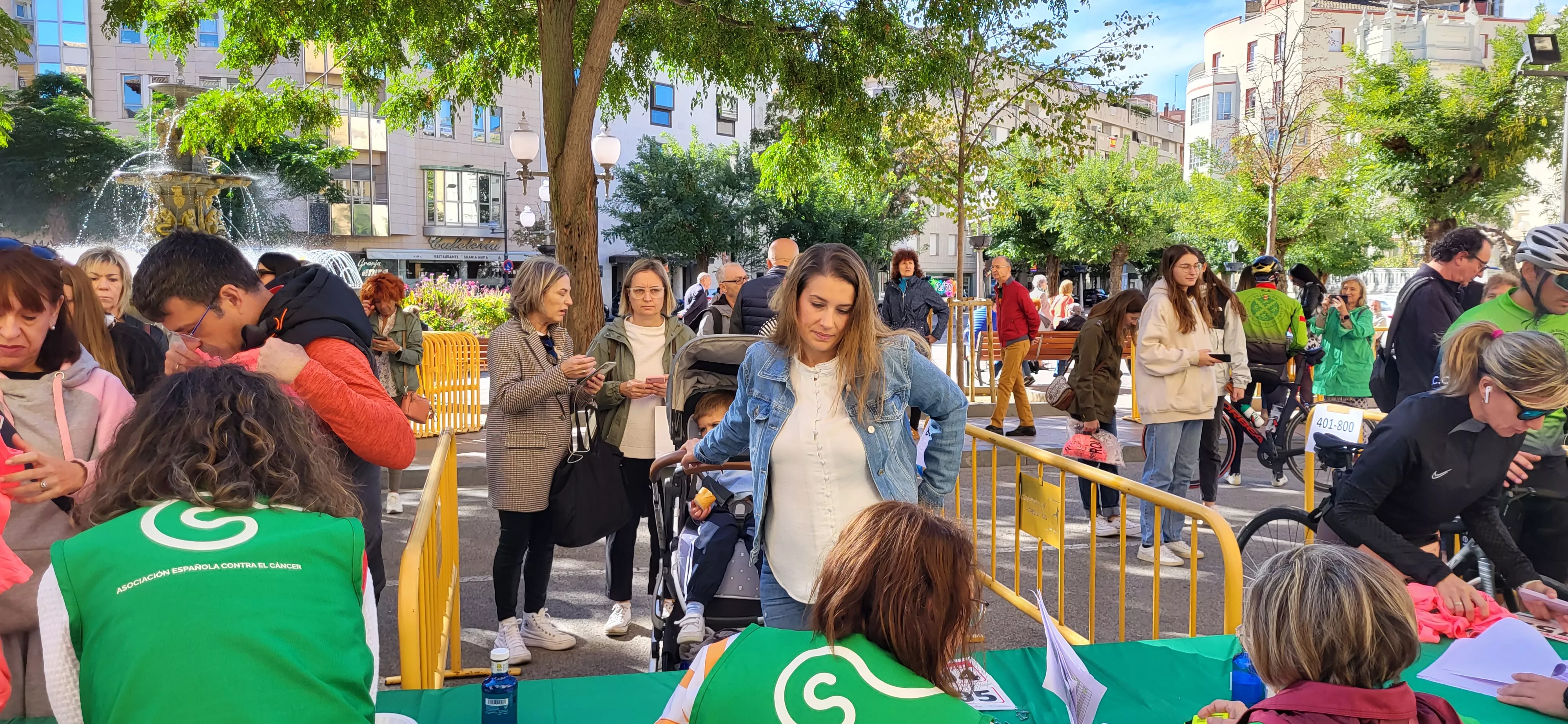 Retirada de dorsales para la Carrera Huesca Contra el Cáncer. Foto Mercedes Manterola