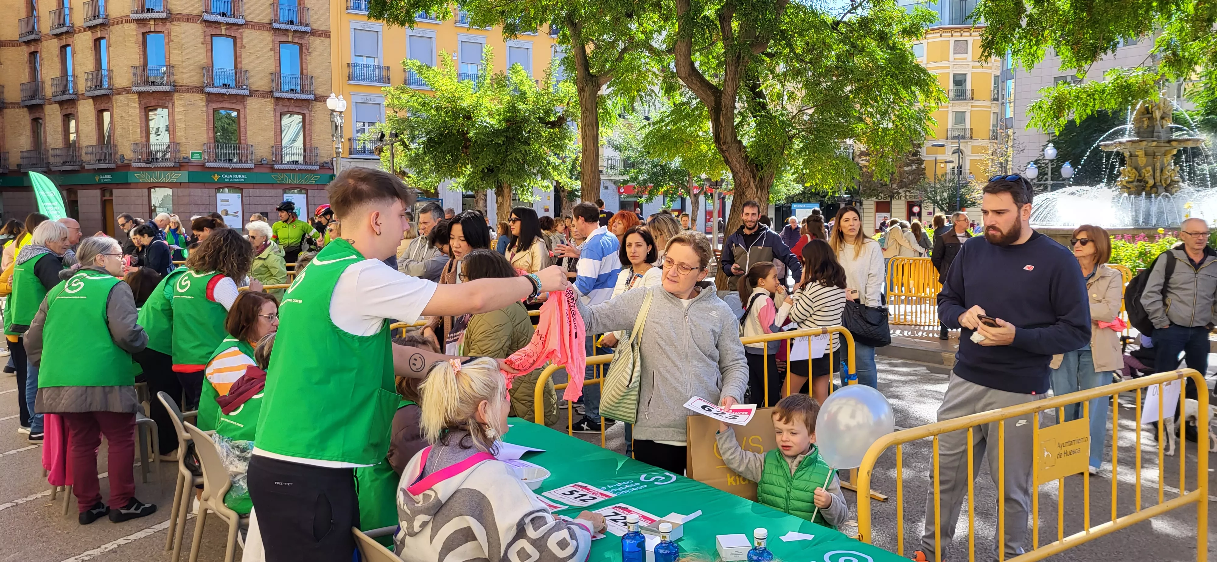 Retirada de dorsales para la Carrera Huesca Contra el Cáncer. Foto Mercedes Manterola