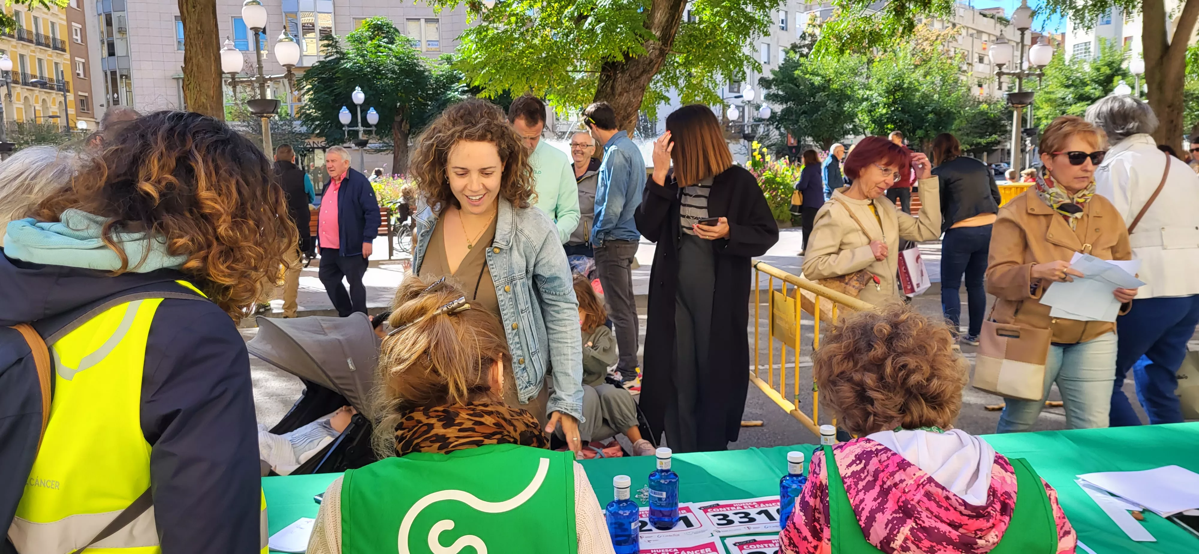 Retirada de dorsales para la Carrera Huesca Contra el Cáncer. Foto Mercedes Manterola